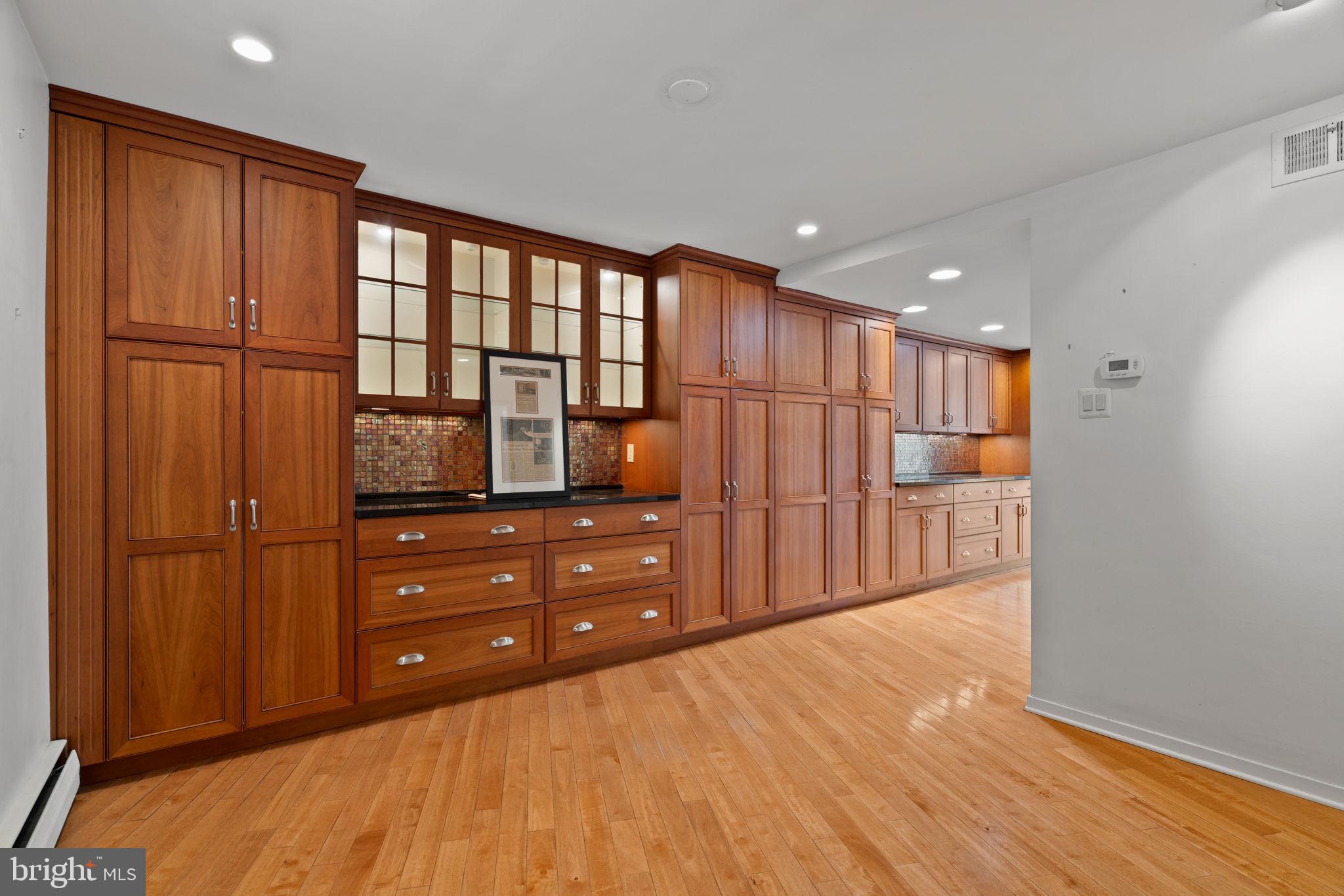 SOCIETY HILL - Residential