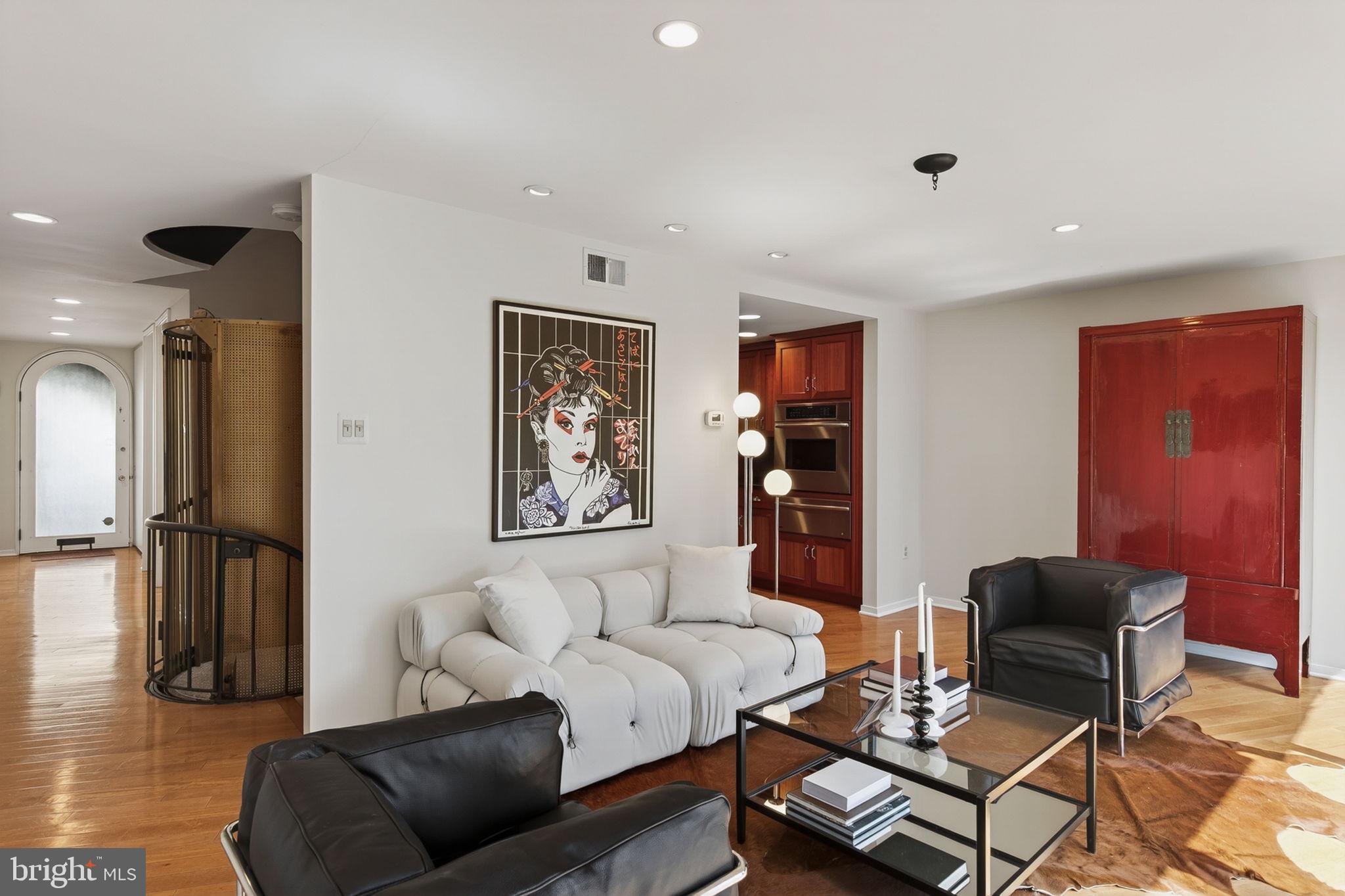 SOCIETY HILL - Residential