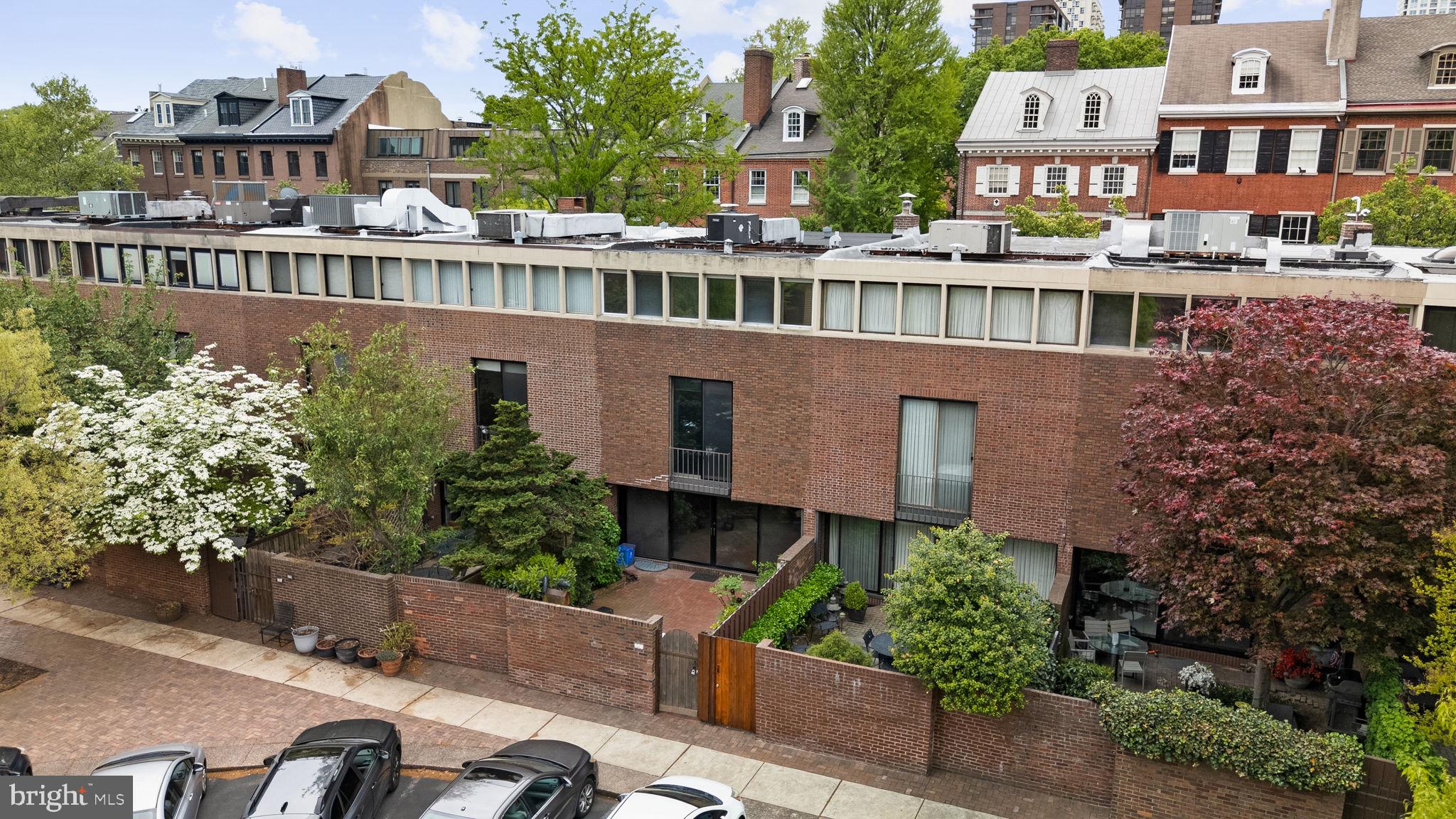 SOCIETY HILL - Residential