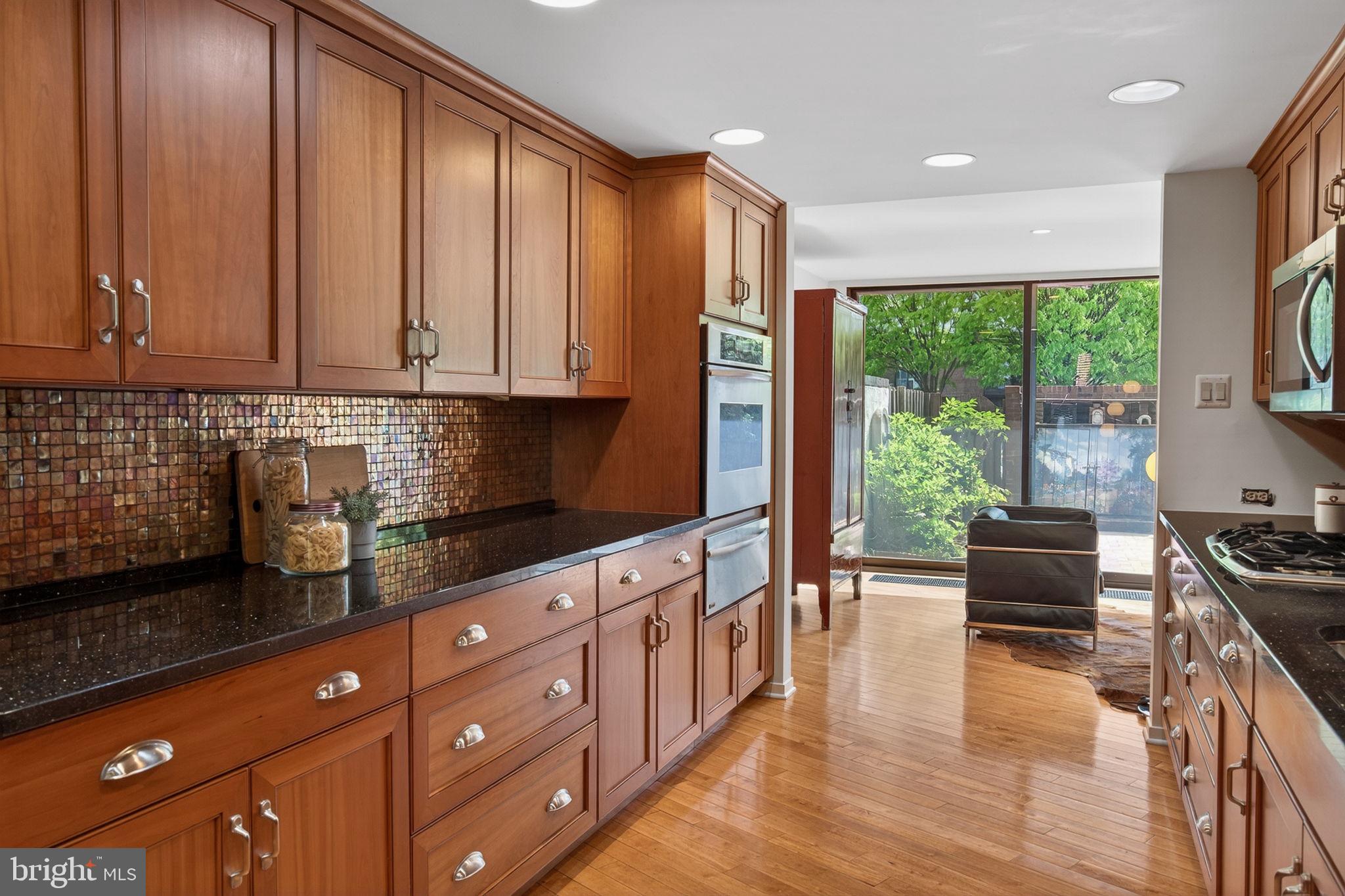 SOCIETY HILL - Residential
