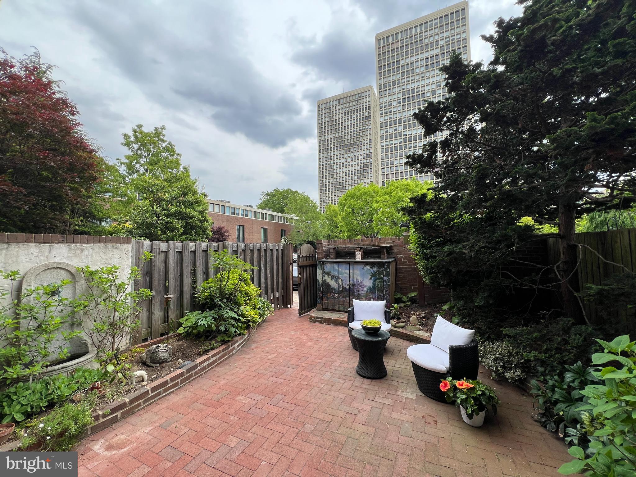SOCIETY HILL - Residential