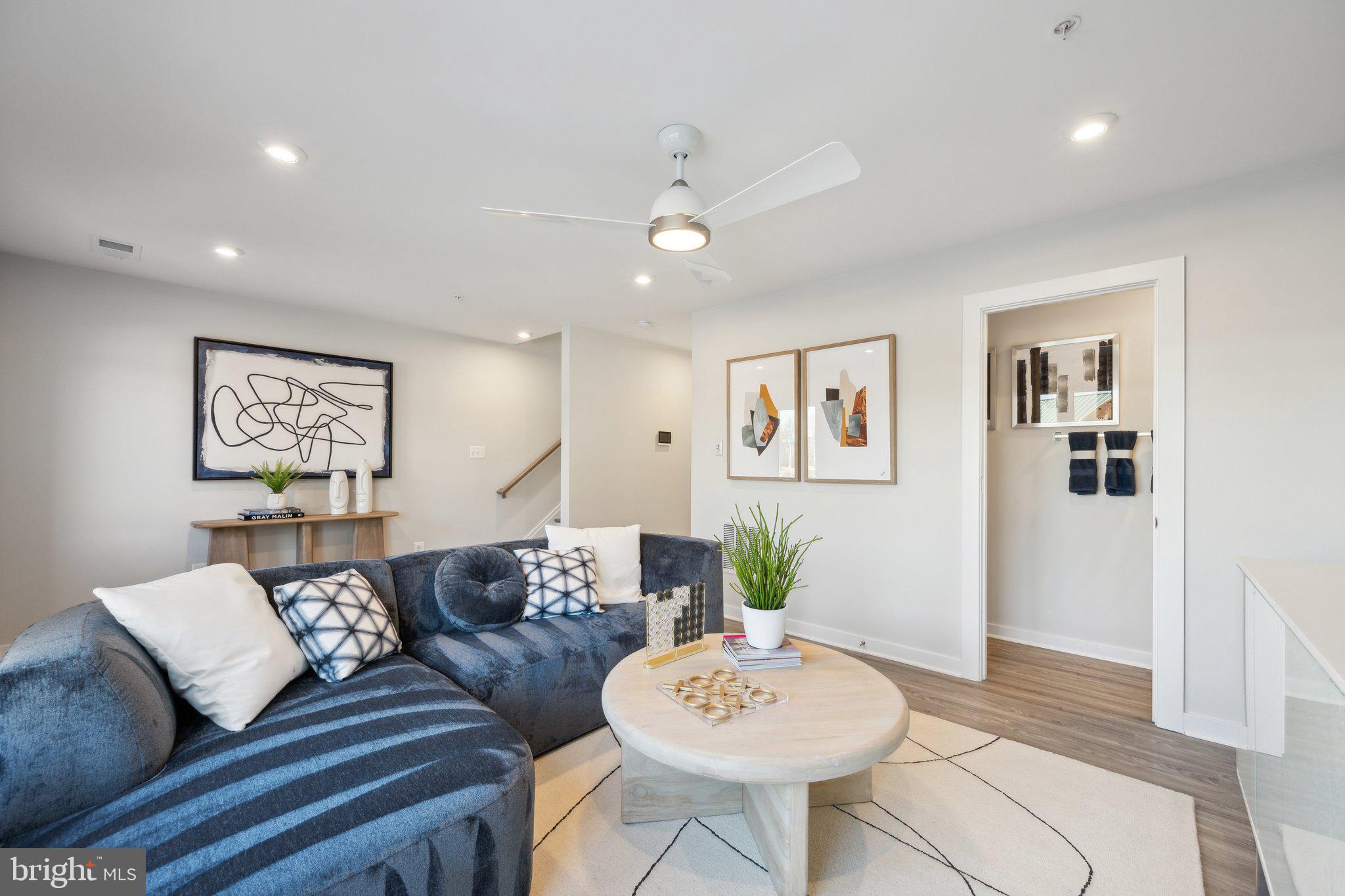 GATEWAY WEST - Residential