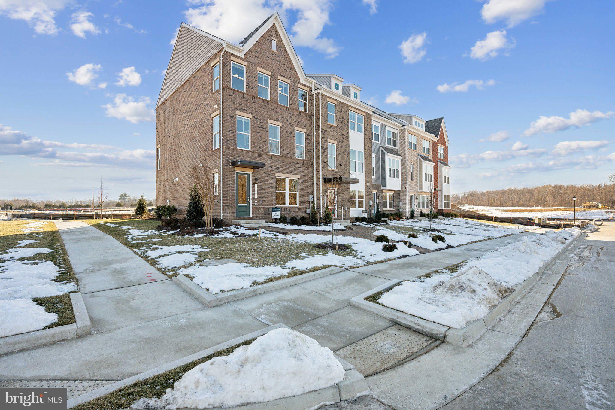 GATEWAY WEST - Residential