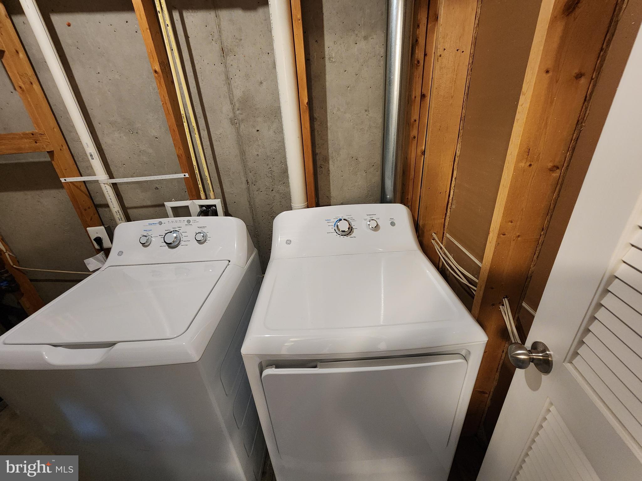 WOODSTREAM - Residential Lease