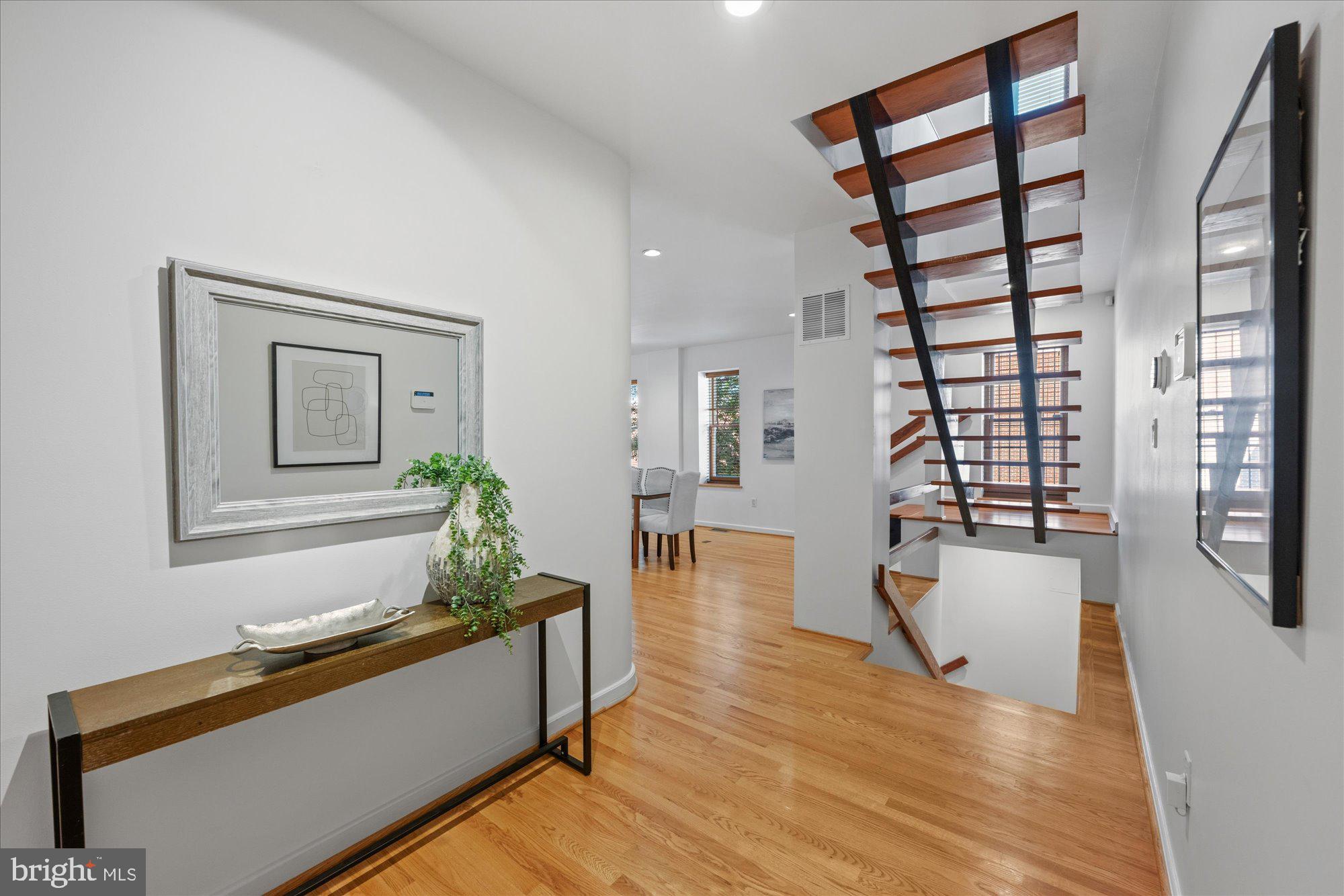436 M STREET NW 8