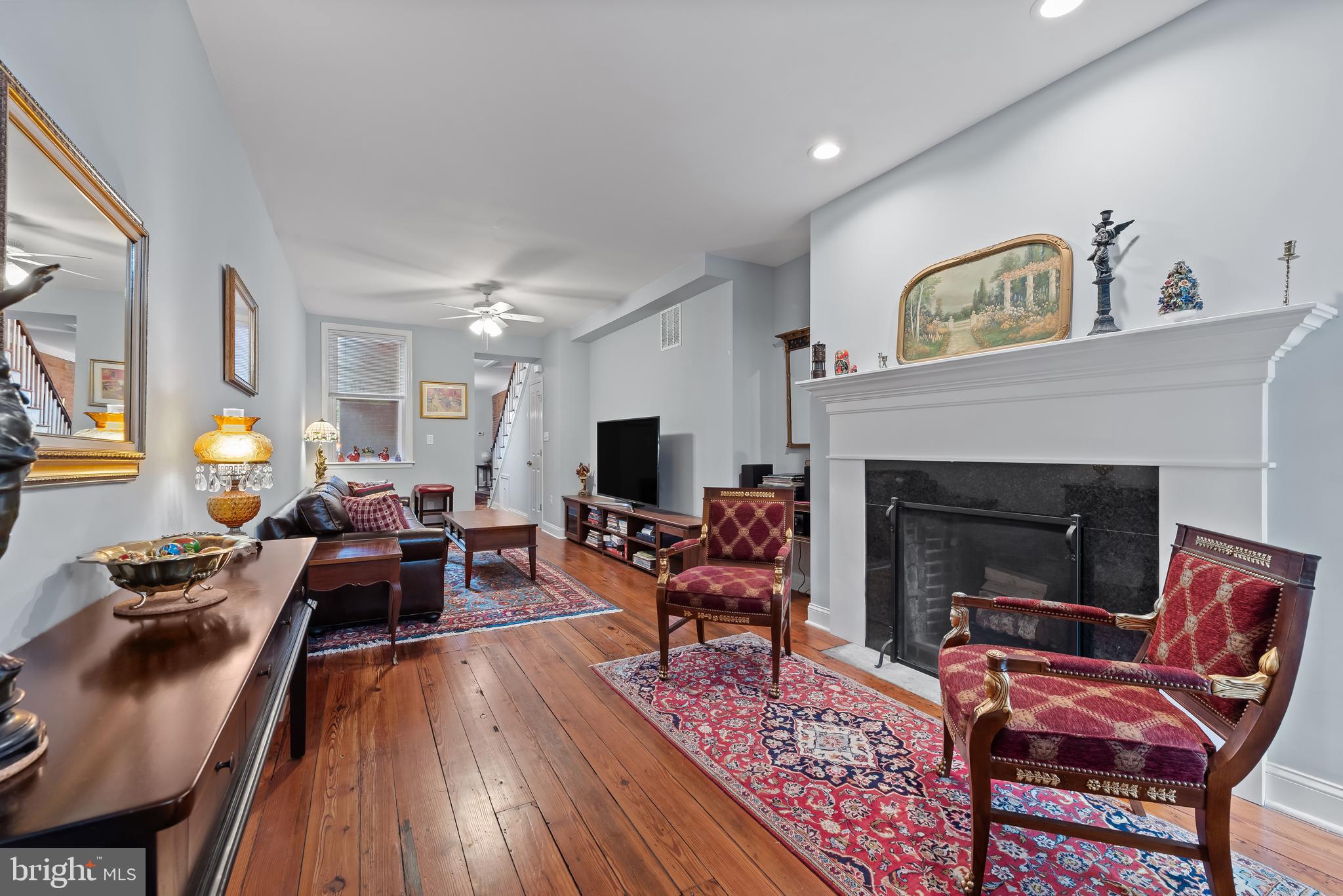 827 LIGHT STREET