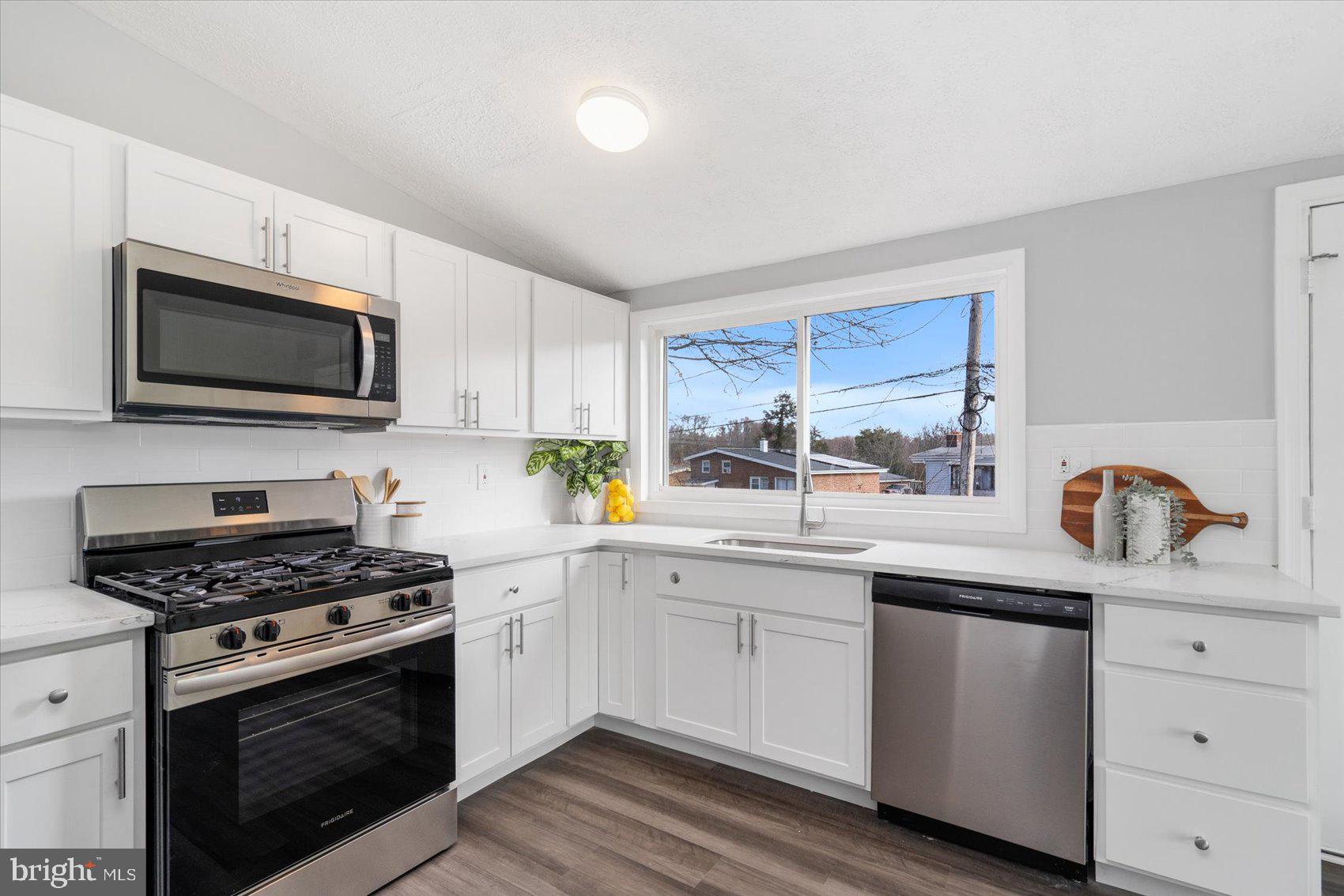 1005 PARKVALLEY COURT