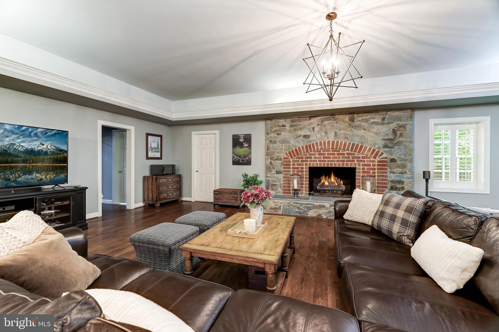 FALCON RIDGE - Residential