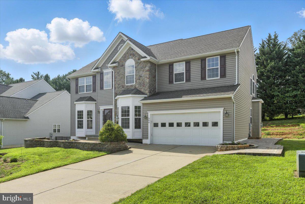 566 WINDERMERE DRIVE