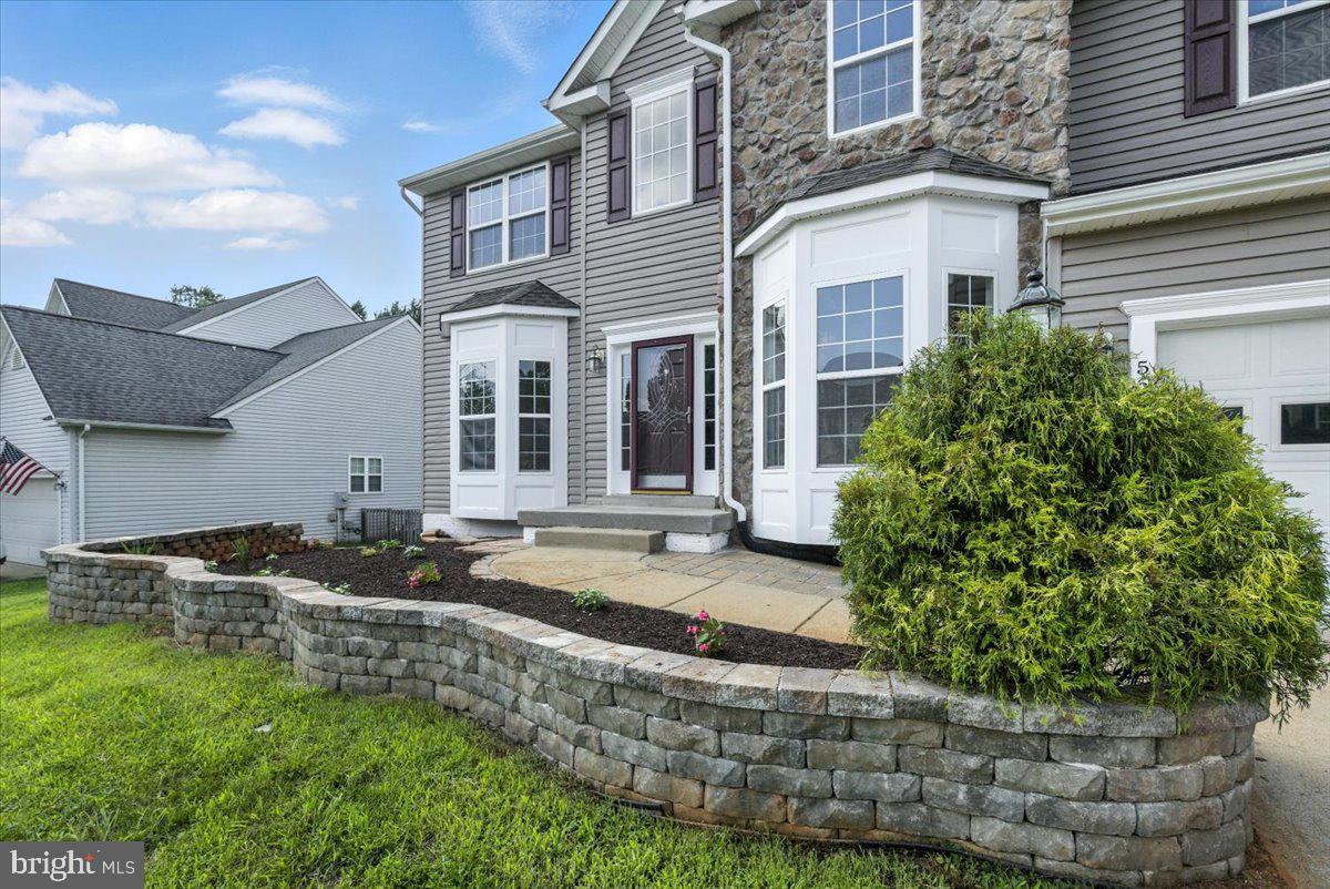 566 WINDERMERE DRIVE