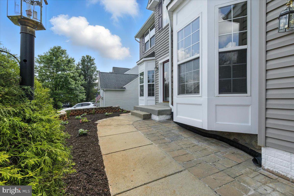 566 WINDERMERE DRIVE