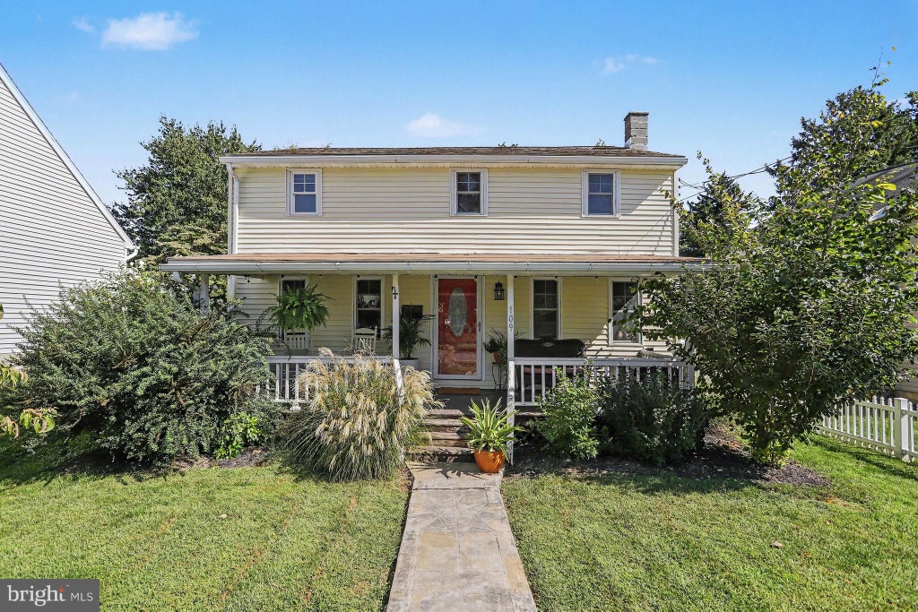 Photo of 109 Leaman Street, LITITZ, PA 17543 (MLS # PALA2095554)