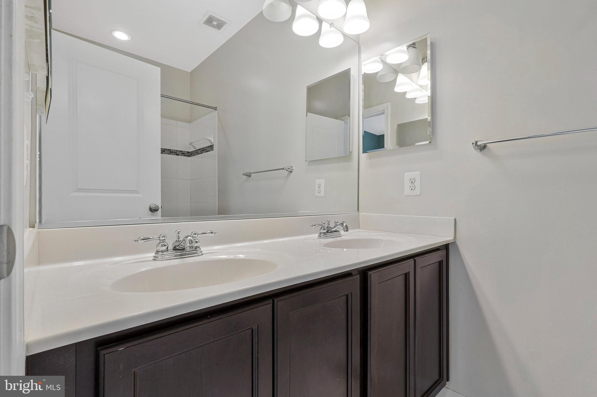 THE VILLAGES OF STEEPLECHASE - Residential Lease