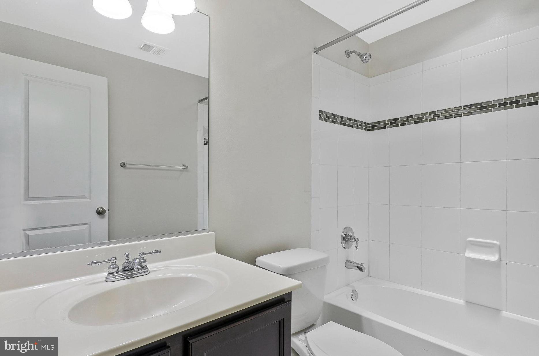 THE VILLAGES OF STEEPLECHASE - Residential Lease