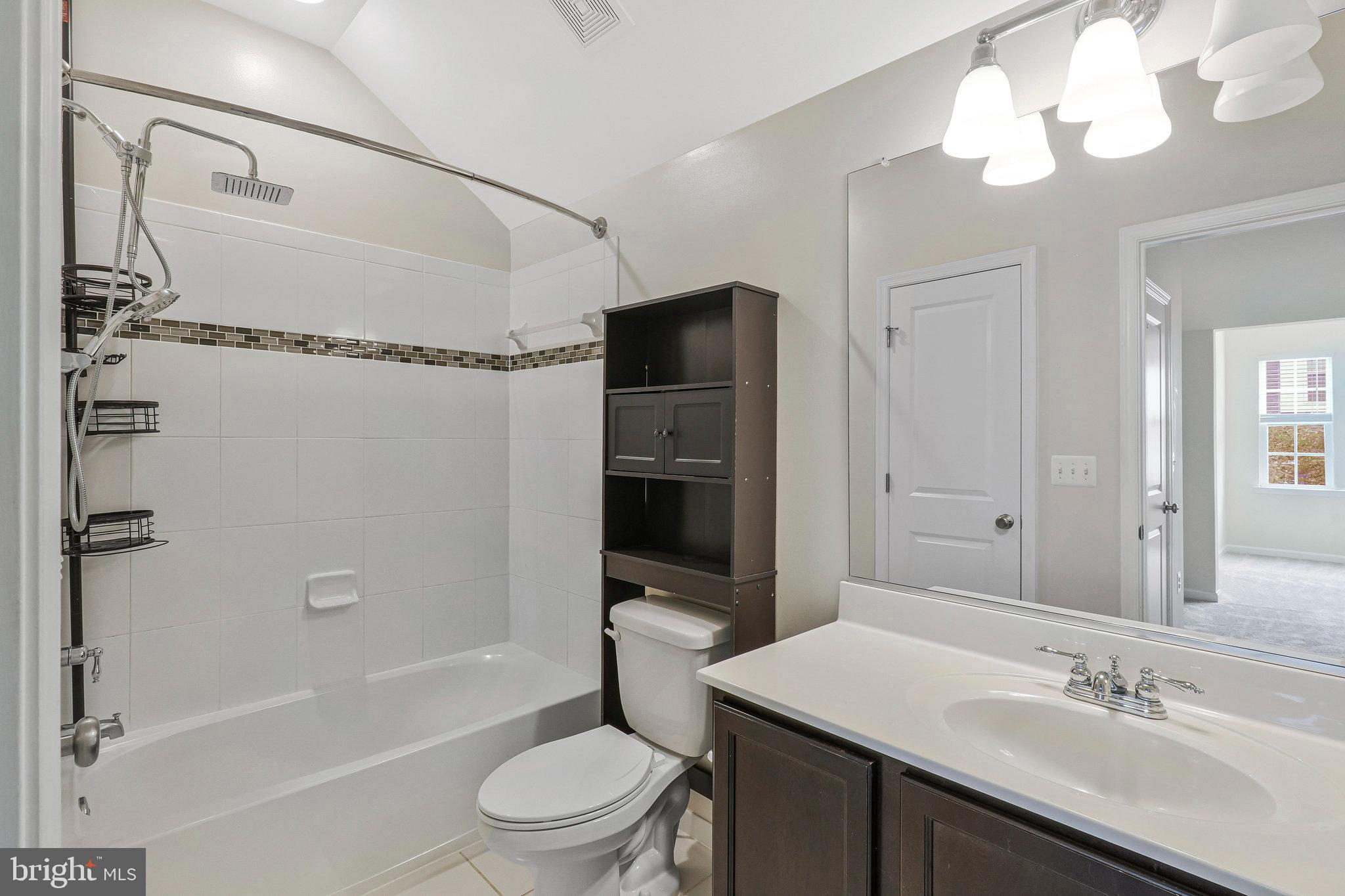 THE VILLAGES OF STEEPLECHASE - Residential Lease