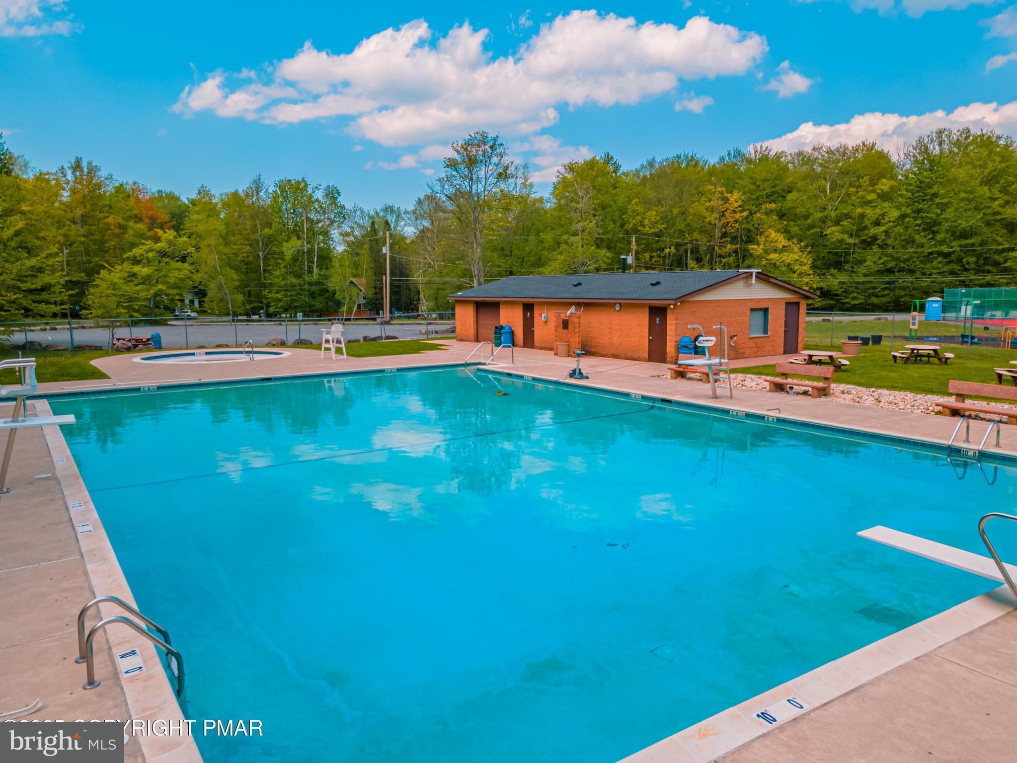 AROOWHEAD LAKES - Residential