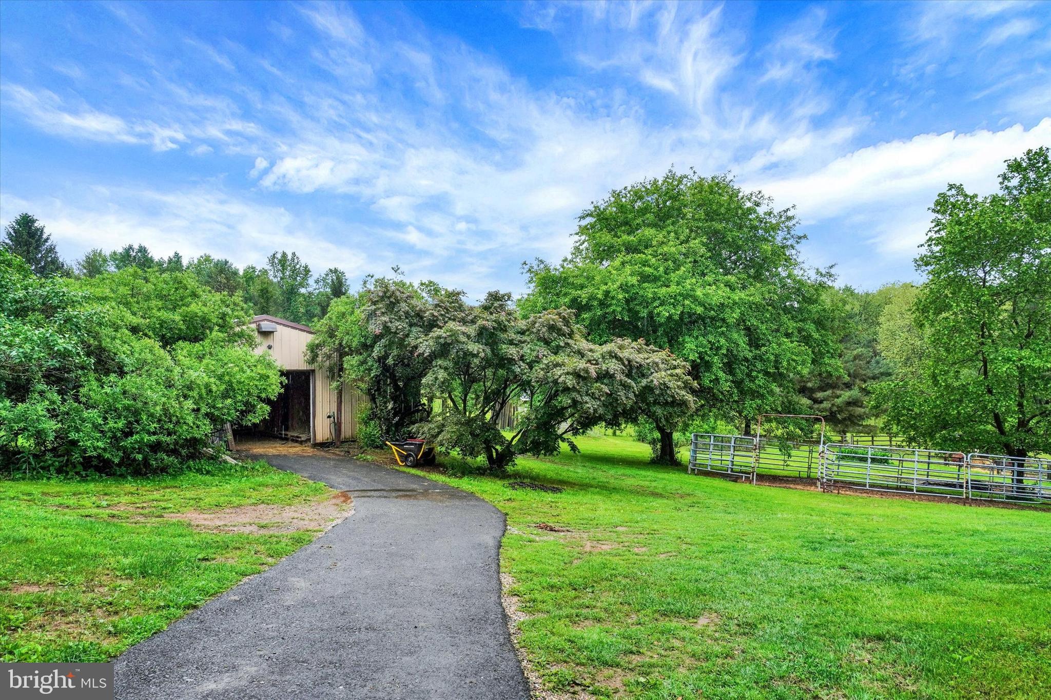 8292 HICKORY ROAD