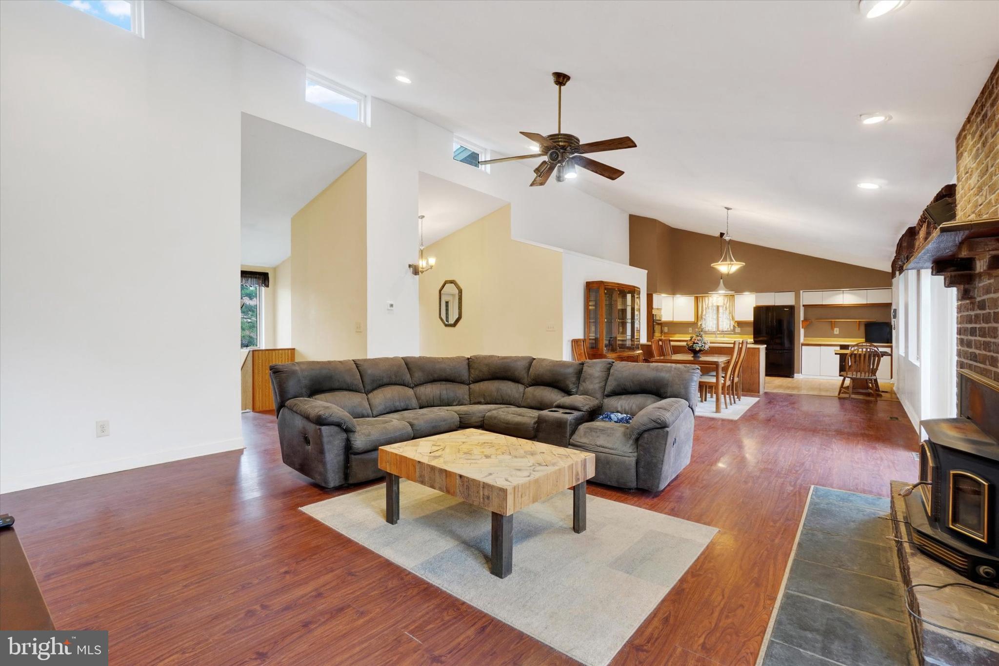 8292 HICKORY ROAD