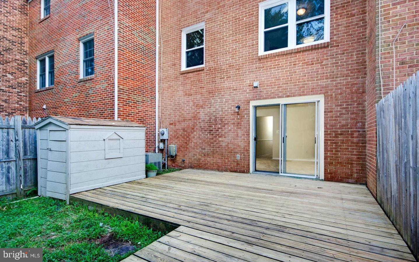 TOWNES OF ORANGE HUNT - Residential Lease