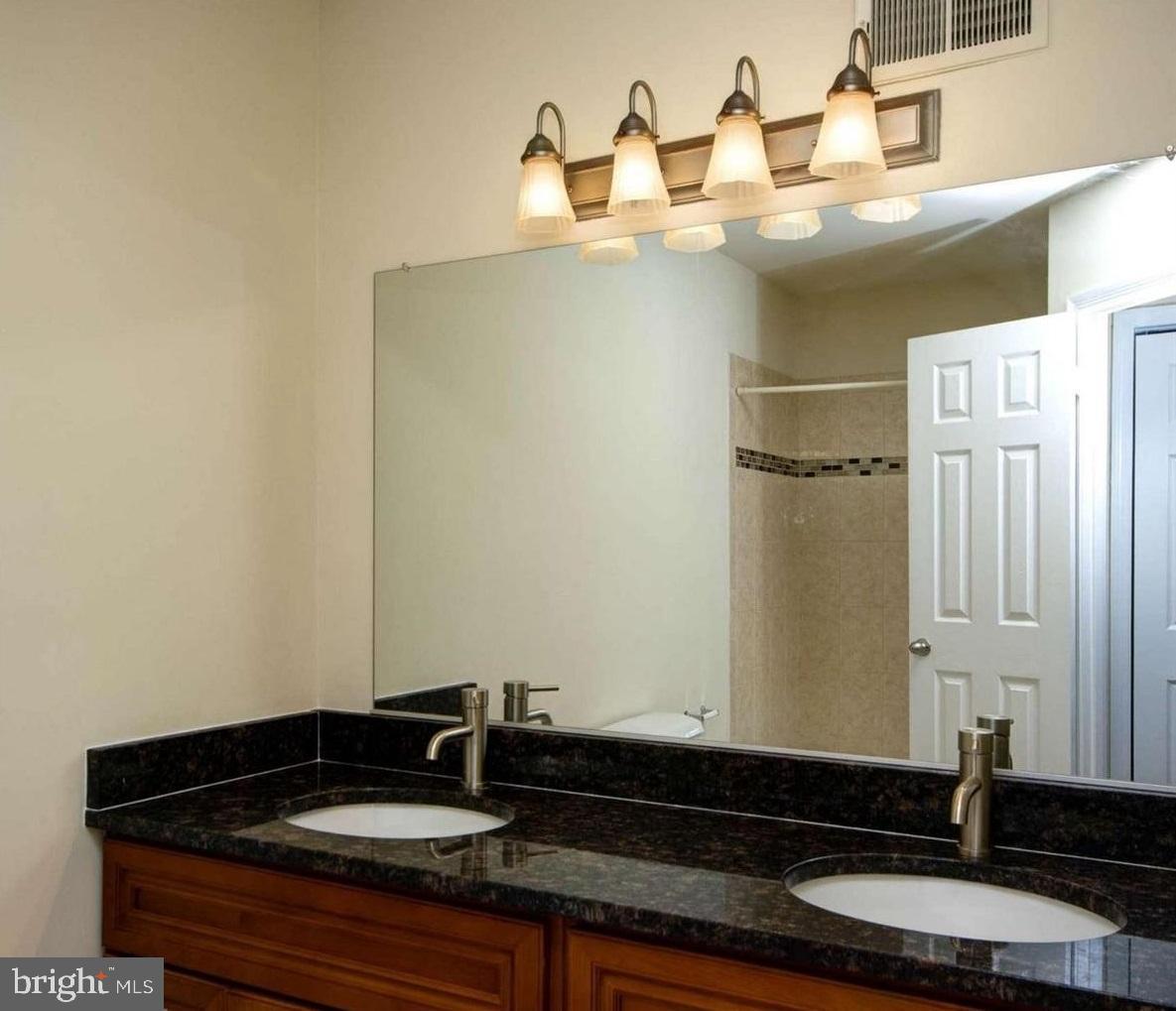 TOWNES OF ORANGE HUNT - Residential Lease