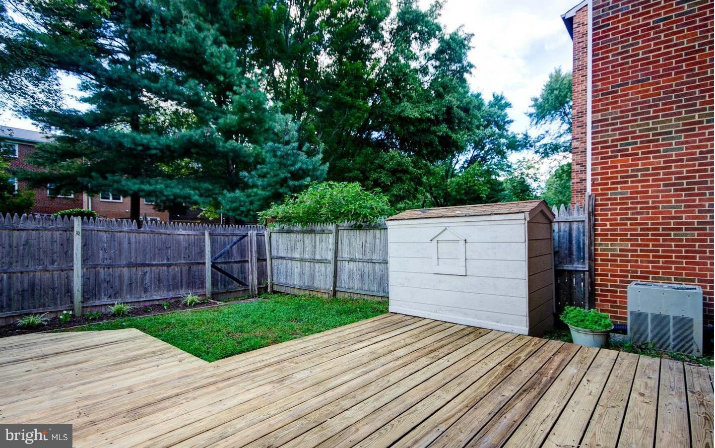 TOWNES OF ORANGE HUNT - Residential Lease