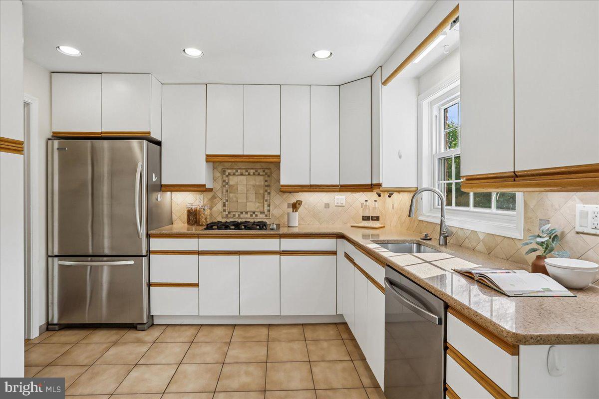 BRADLEY HILLS - Residential