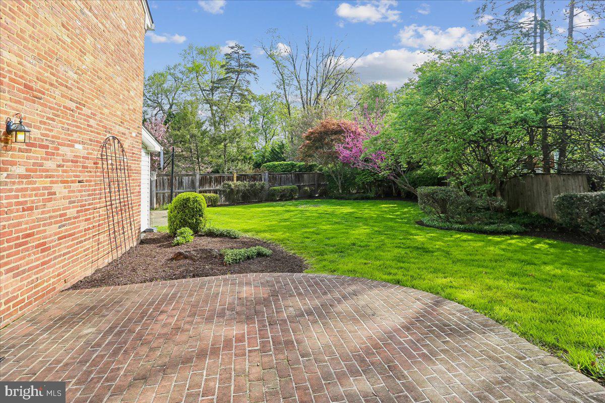 BRADLEY HILLS - Residential