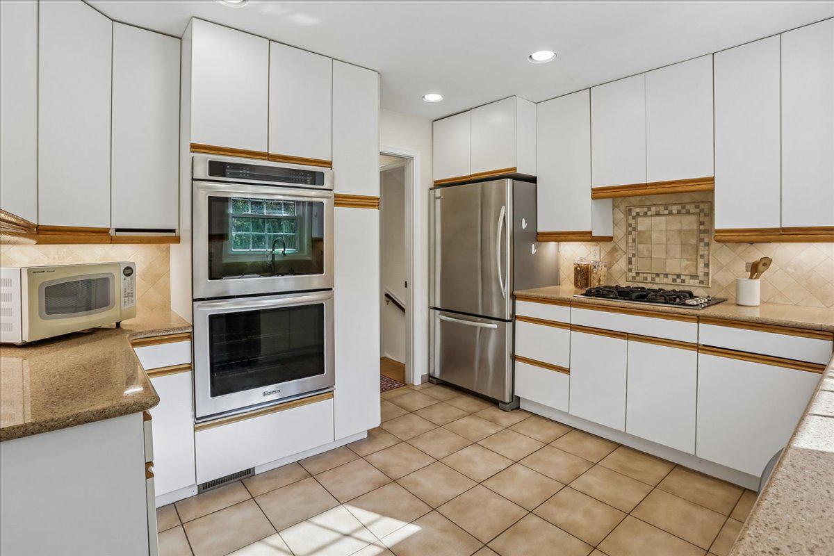 BRADLEY HILLS - Residential