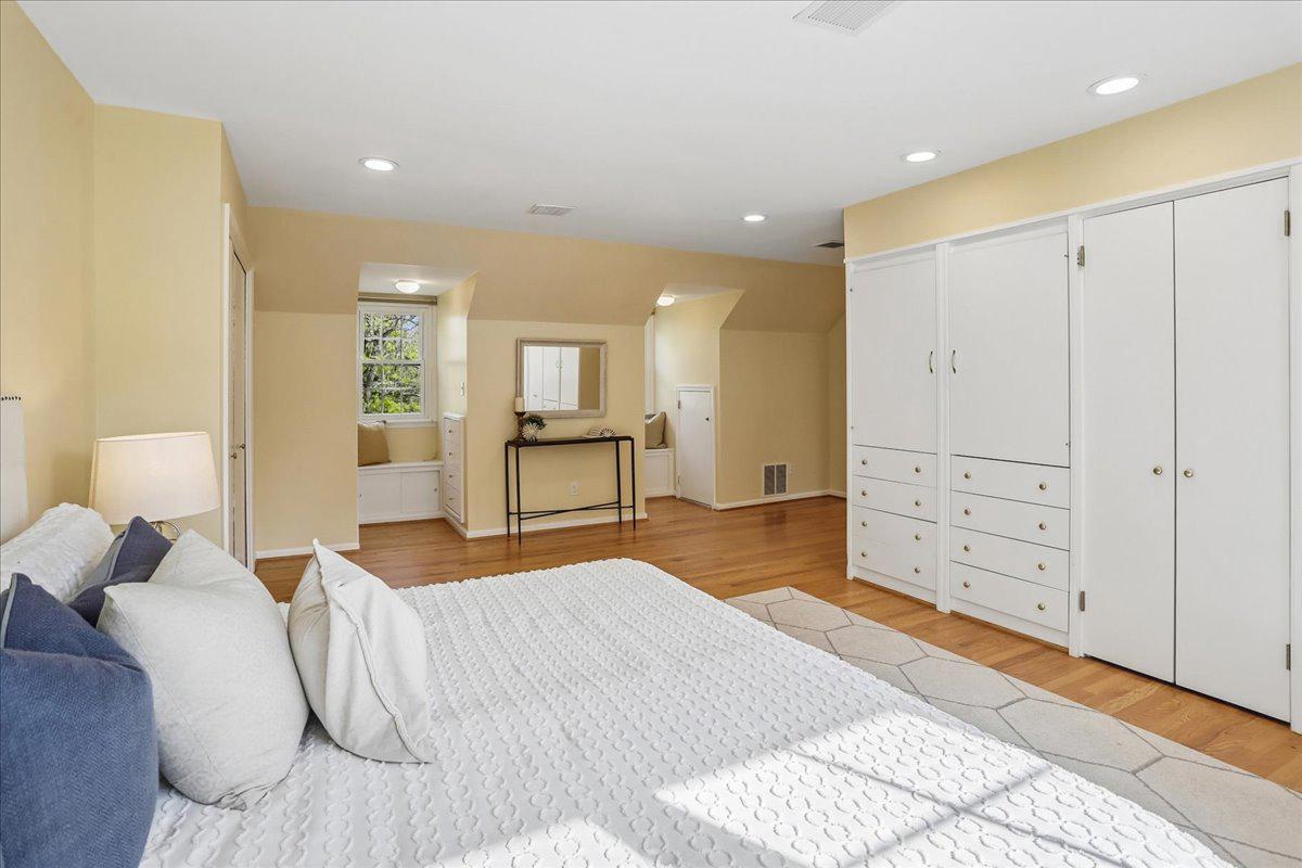 BRADLEY HILLS - Residential