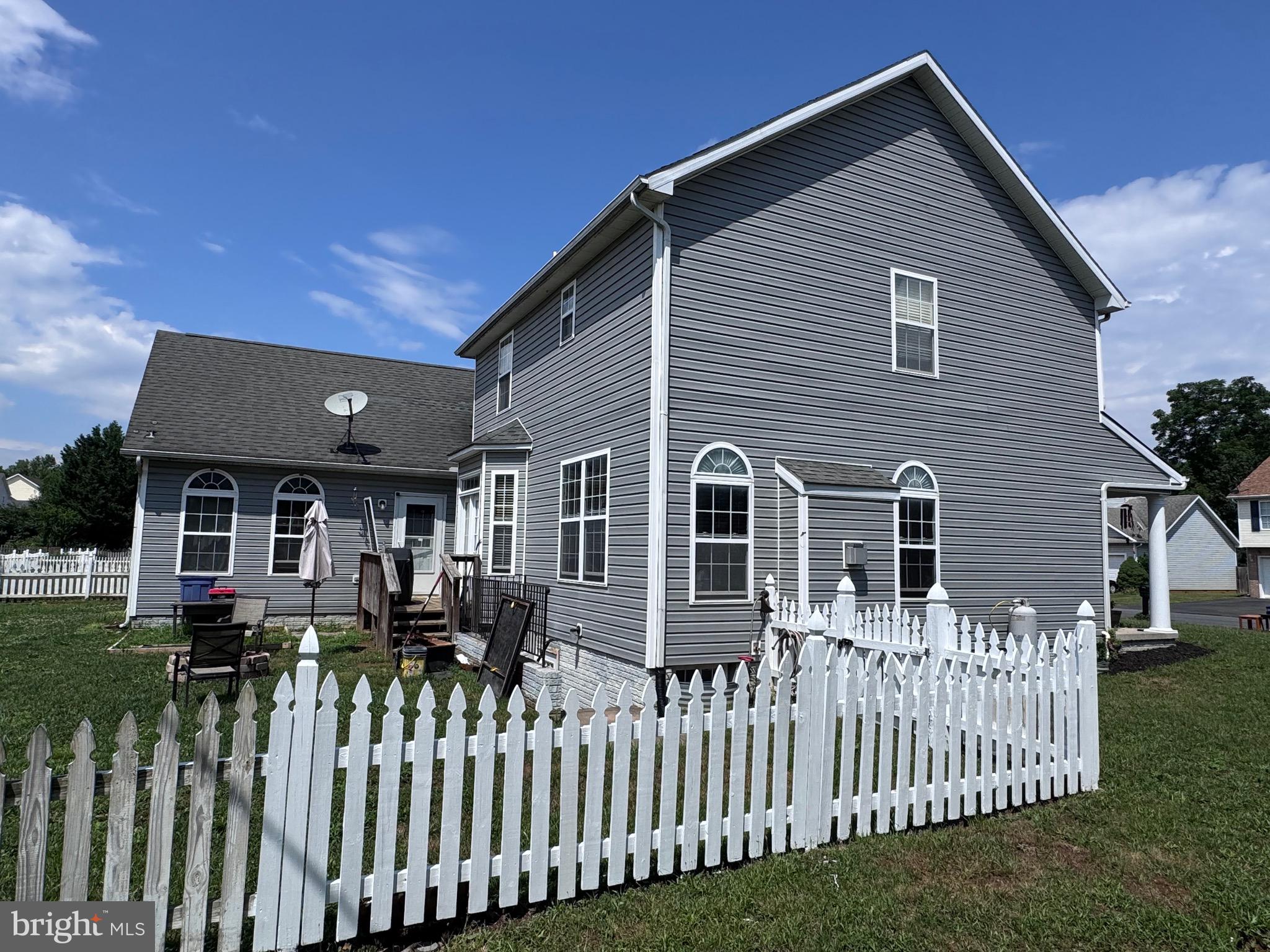 13 WREN STREET N