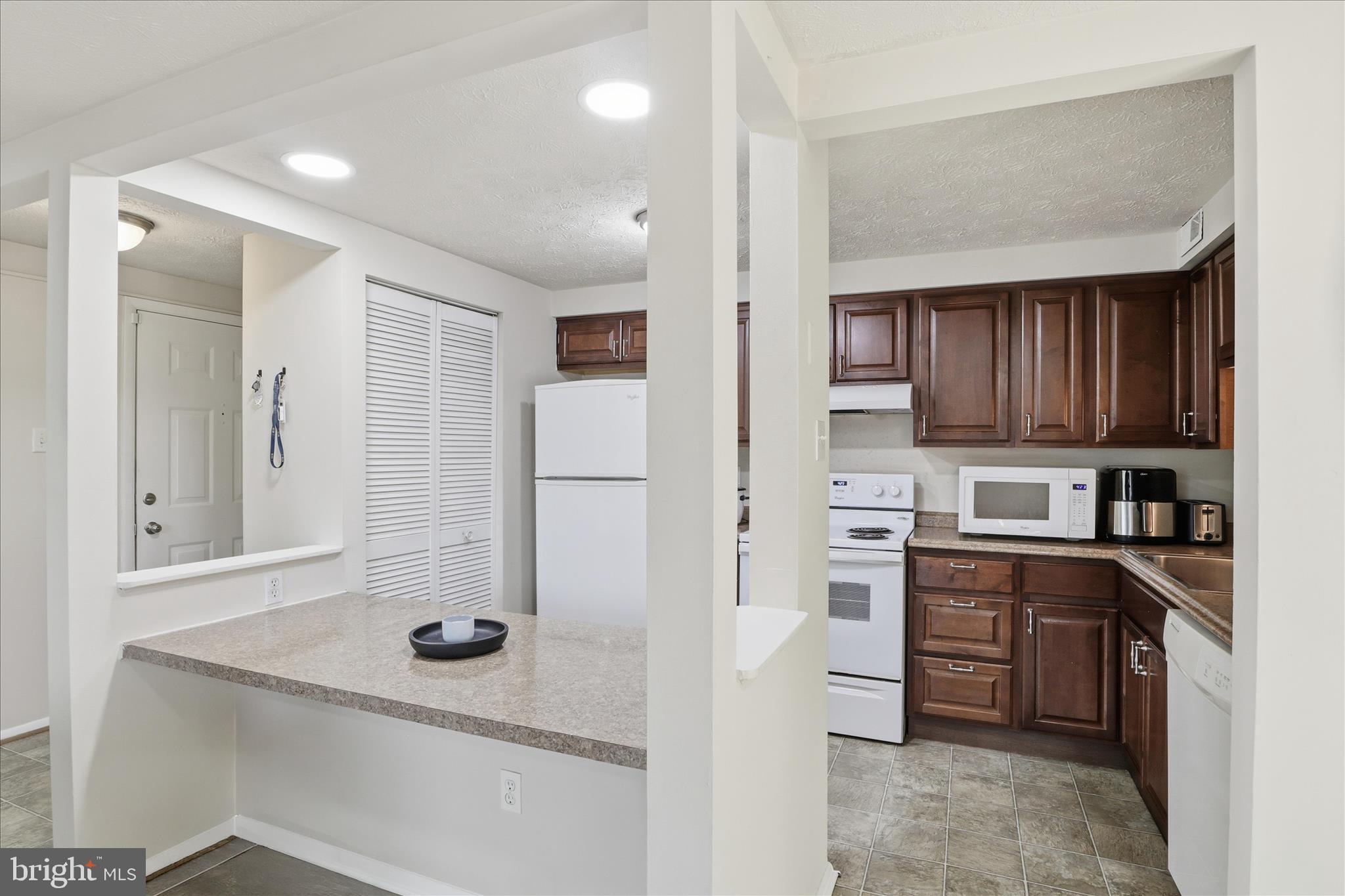 MOUNT VERNON LAKES CONDO - Residential