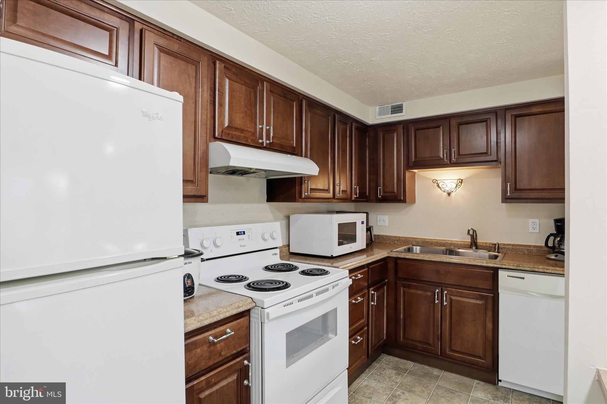 MOUNT VERNON LAKES CONDO - Residential