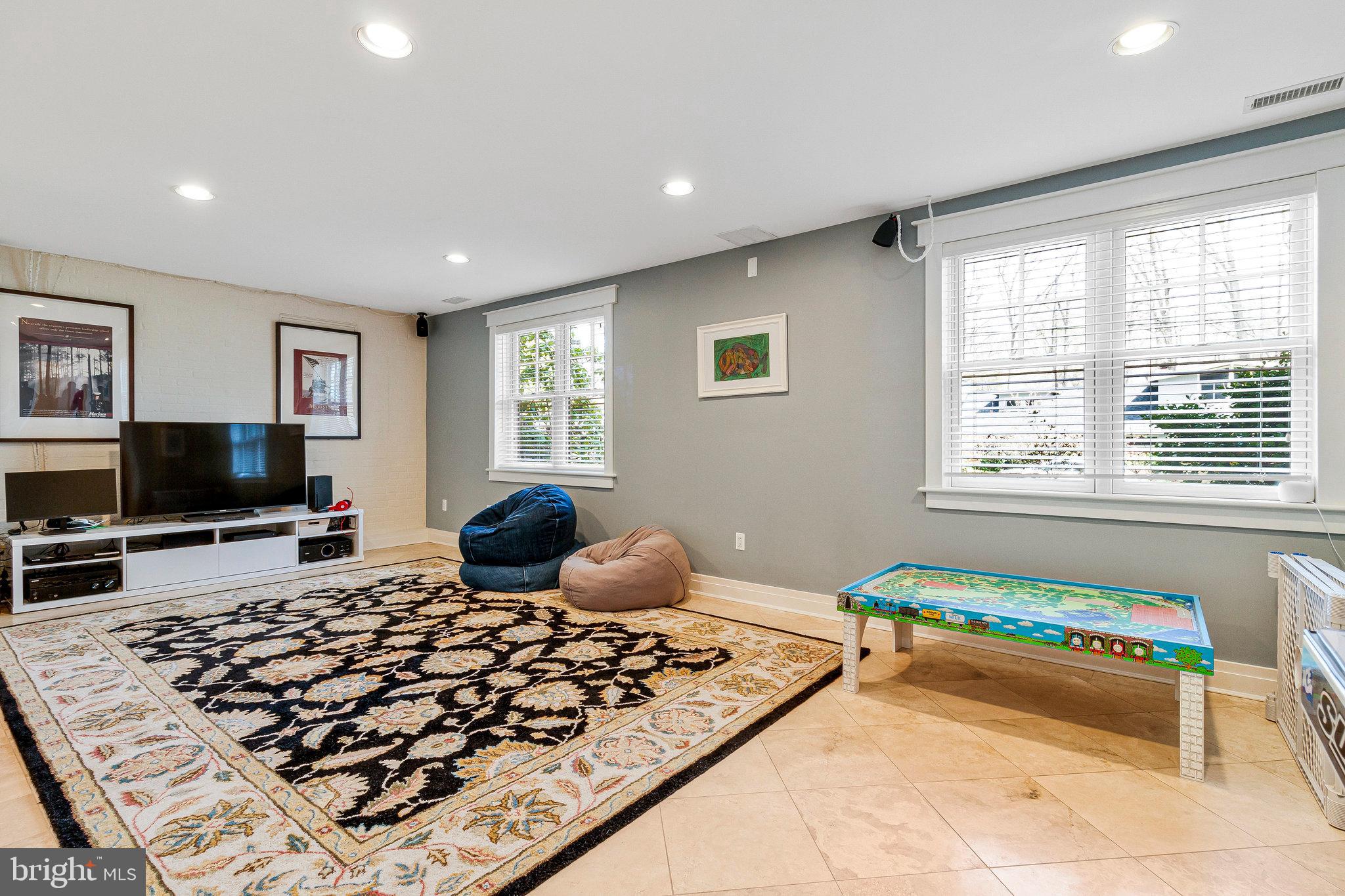 WOODLAND ACRES - Residential