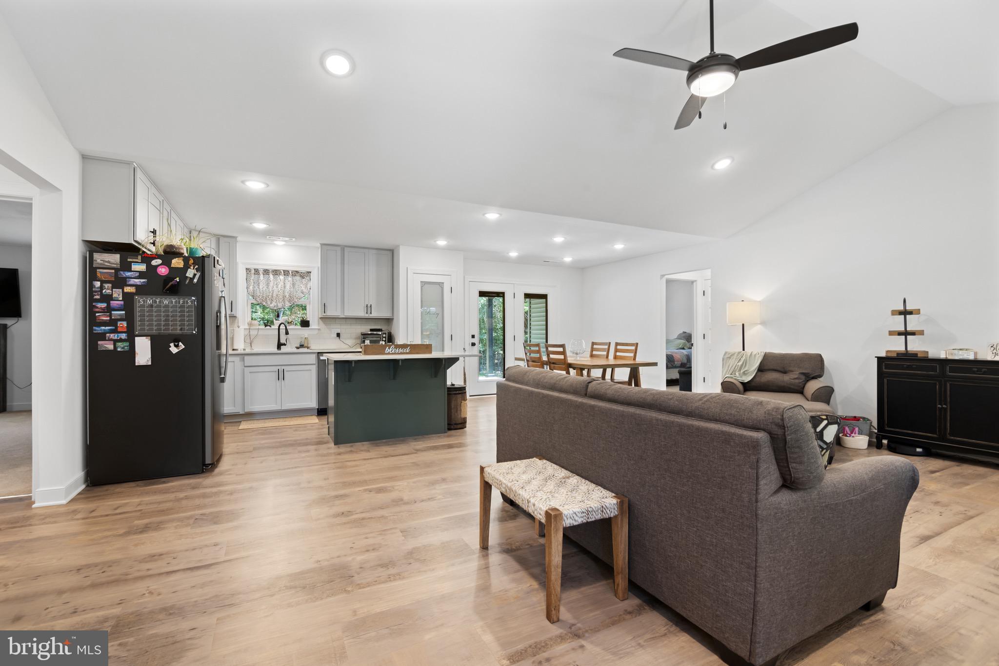 HUNTERS TRACE - Residential