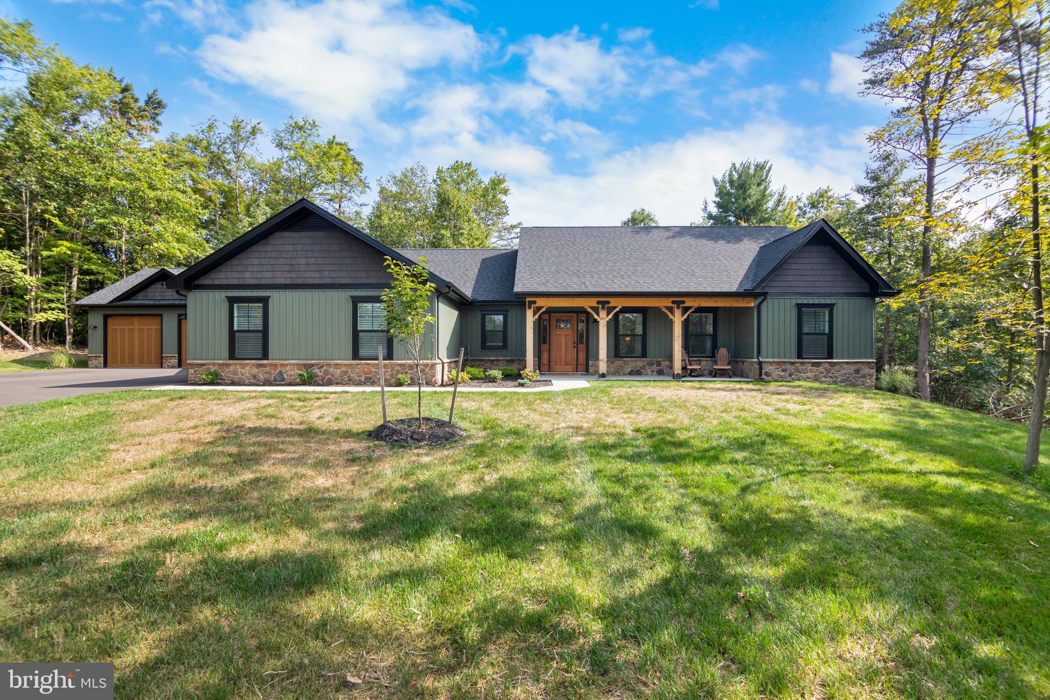 HUNTERS TRACE - Residential