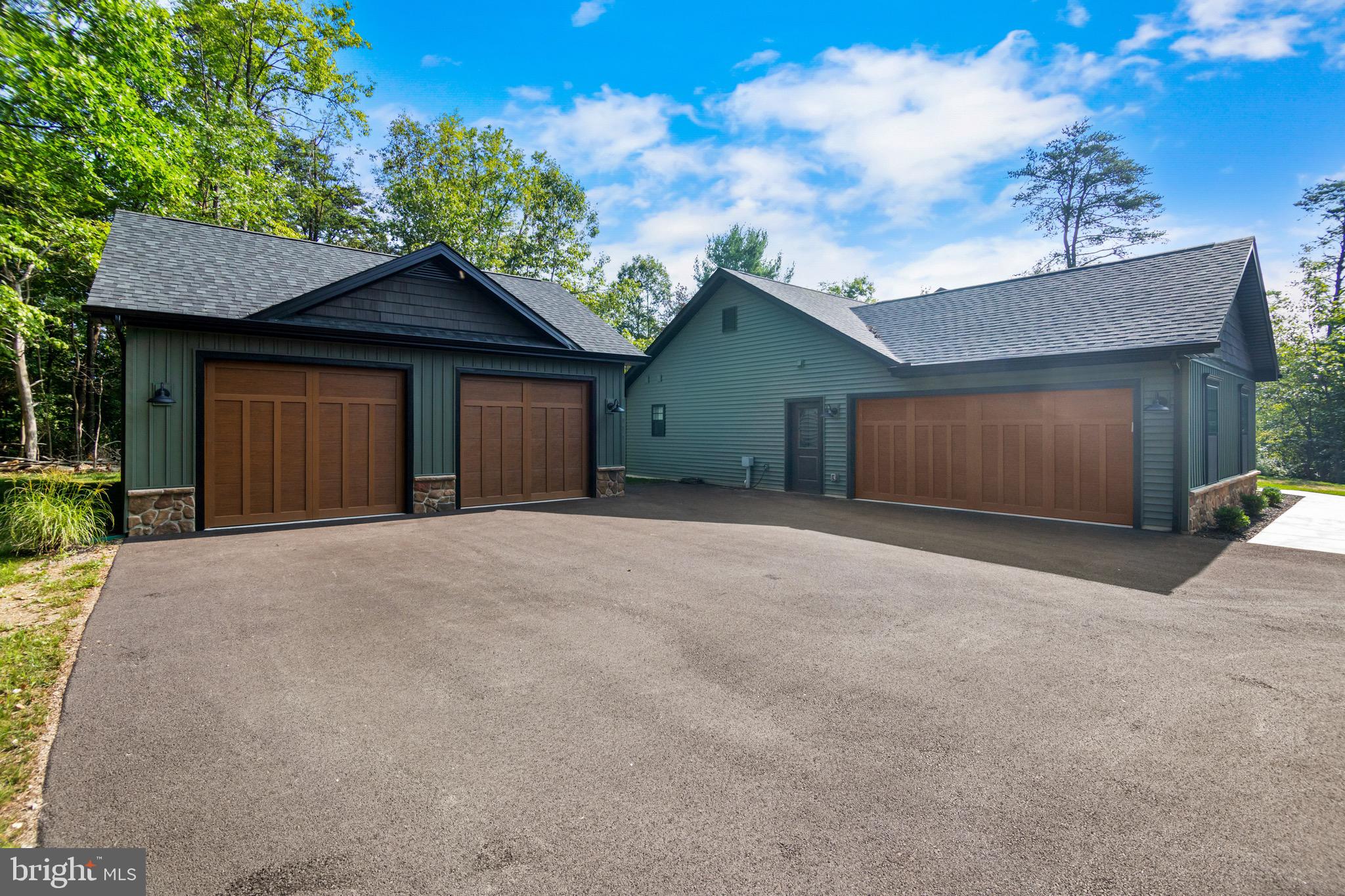 HUNTERS TRACE - Residential