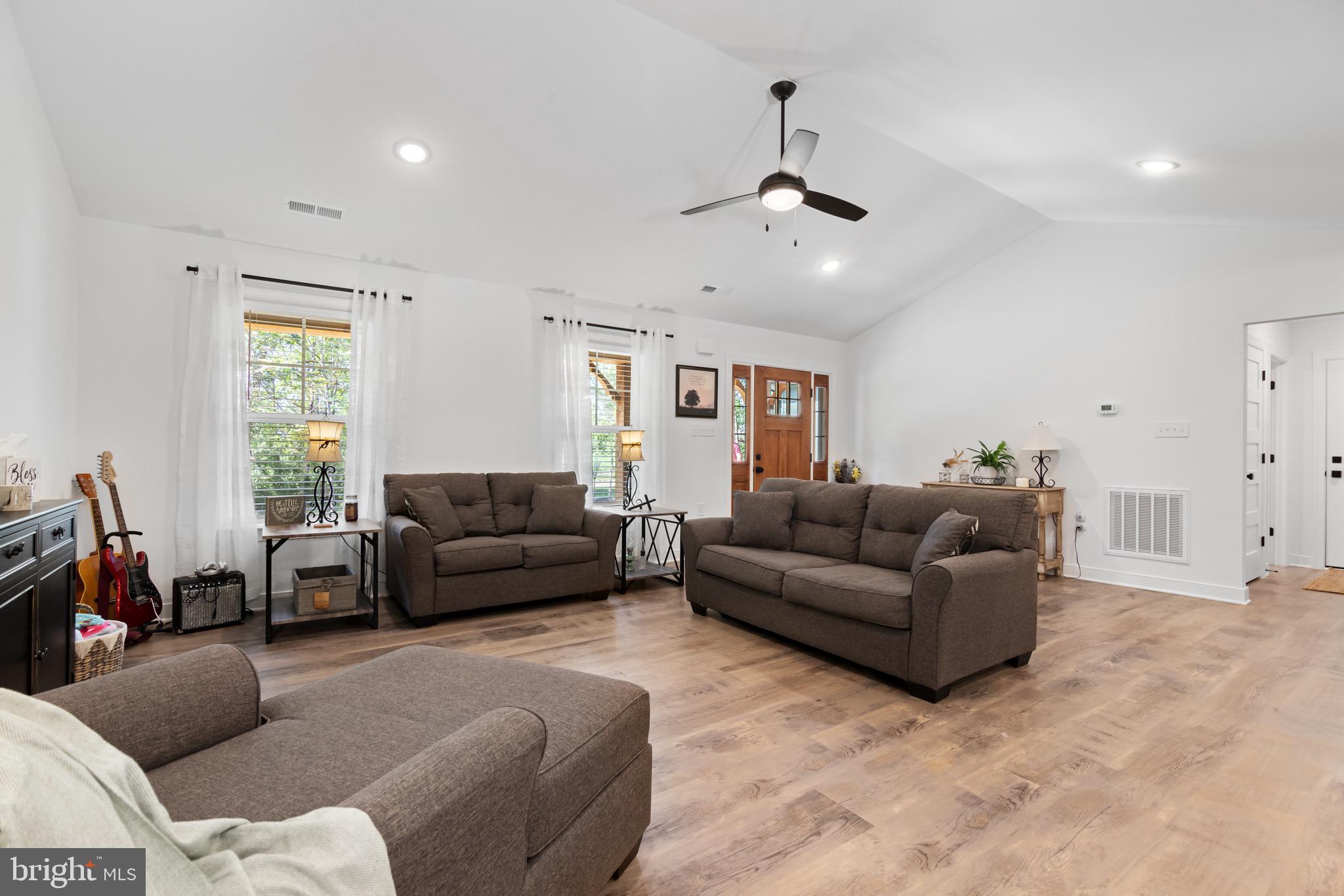 HUNTERS TRACE - Residential