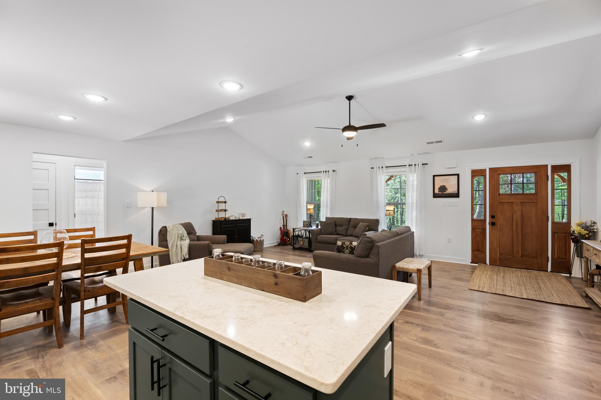 HUNTERS TRACE - Residential