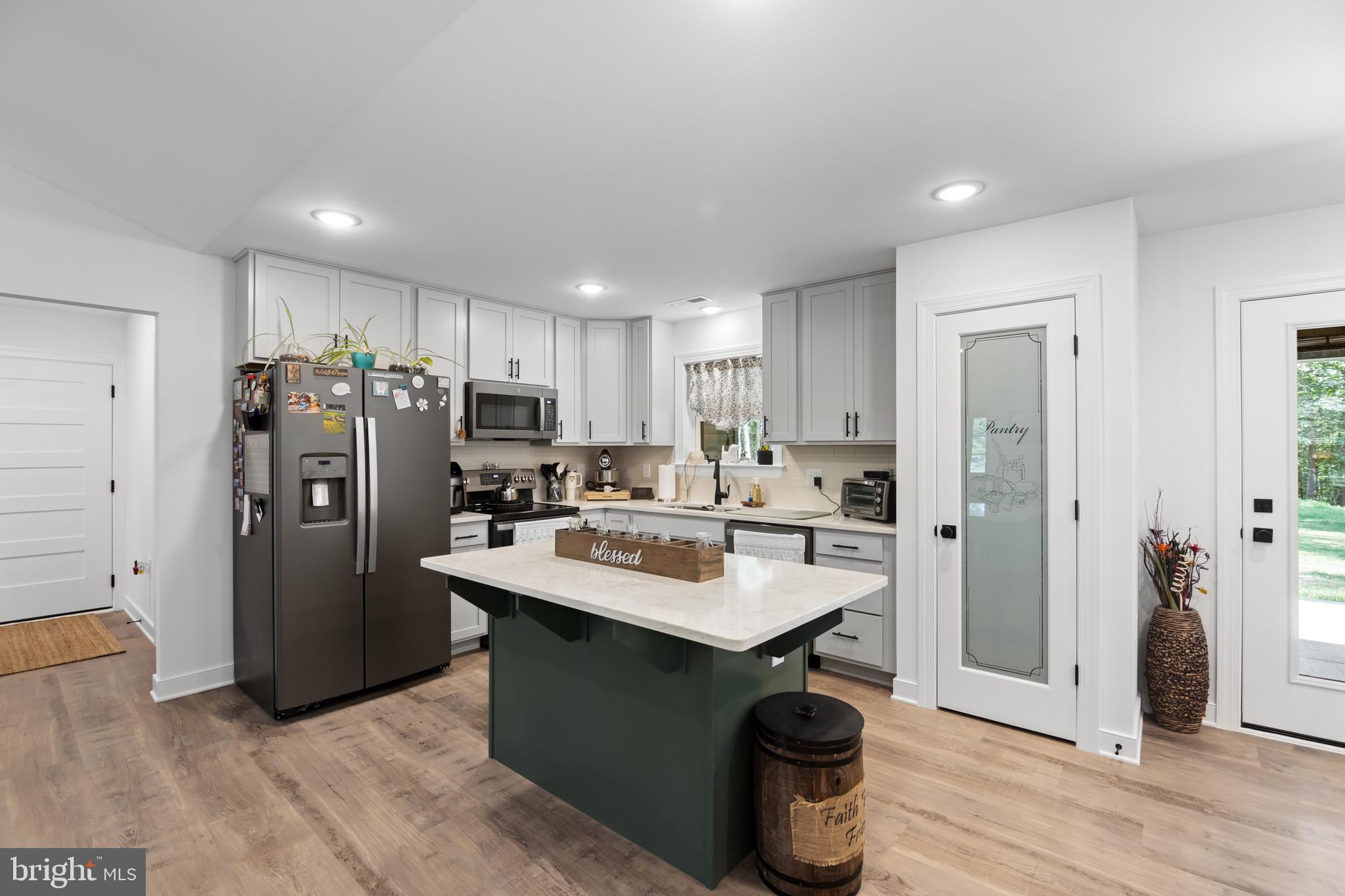 HUNTERS TRACE - Residential