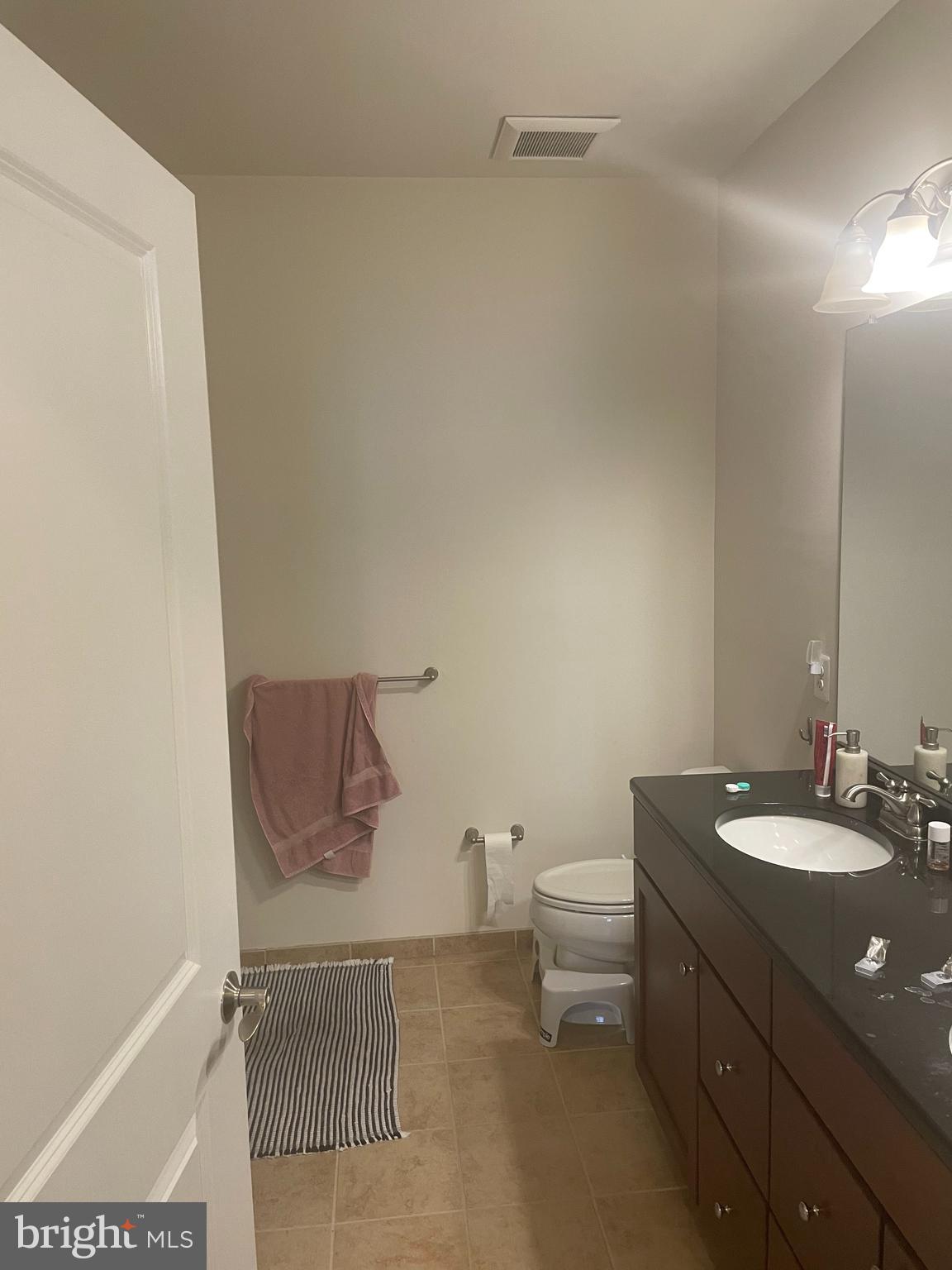 NAVAL SQUARE - Residential Lease