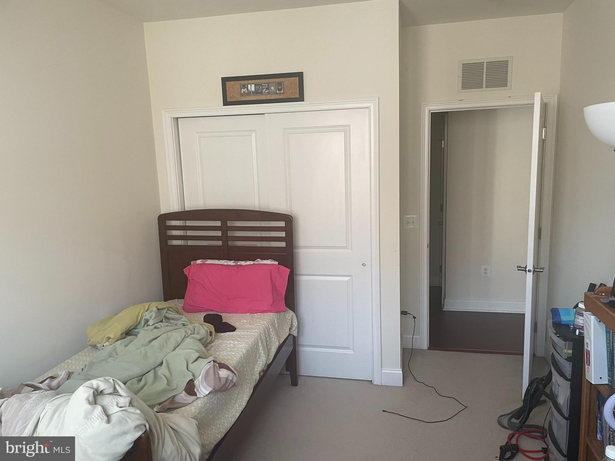 NAVAL SQUARE - Residential Lease