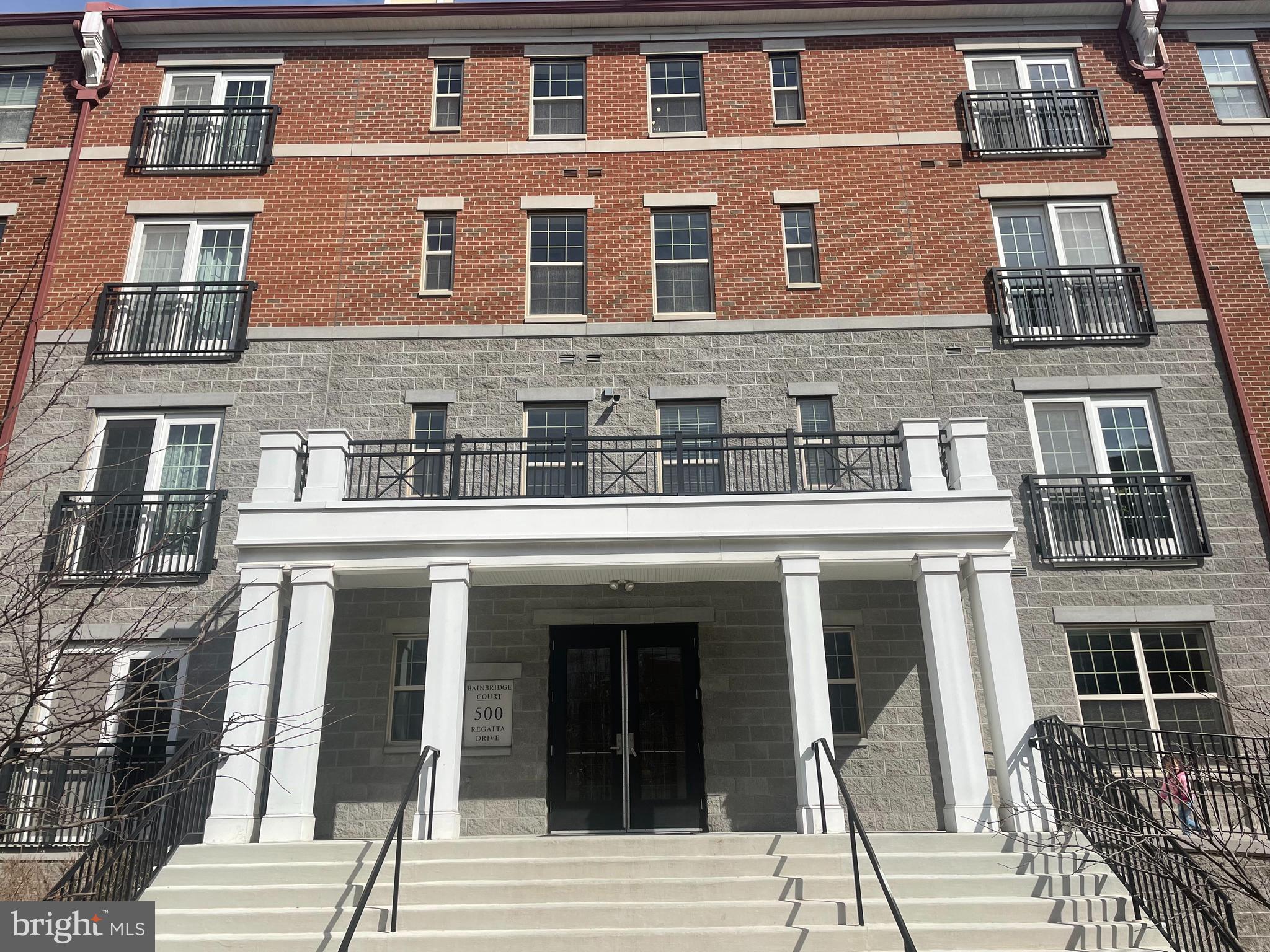 NAVAL SQUARE - Residential Lease