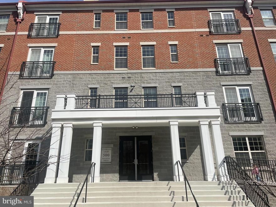 Naval Square unit available! This bright and spacious 2 bedroom  2  full bathroom featurs high ceiling, plenty of storage , large closests , garage parking and gated communinty ! This unit is 1200 sq.ft. When entering you are greated by the large  kitchen. cThe kitchen has  cherry cabinets, stainless steel appliance, and granite counterstops. Next to the kitchen is the living/dining area with juliet balcony. The master bedroom features large and walk-in-closet as well as  bath and stand up shower and dual sinks. Front load Washer and dryer located in unit. 

Naval Square amenities:  fitness center, pool, gated community.