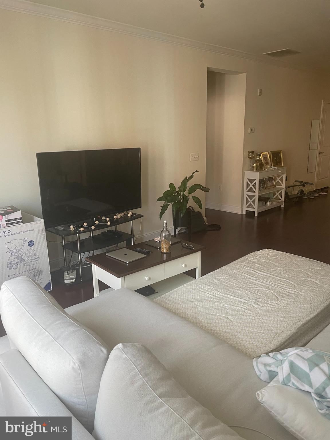 NAVAL SQUARE - Residential Lease