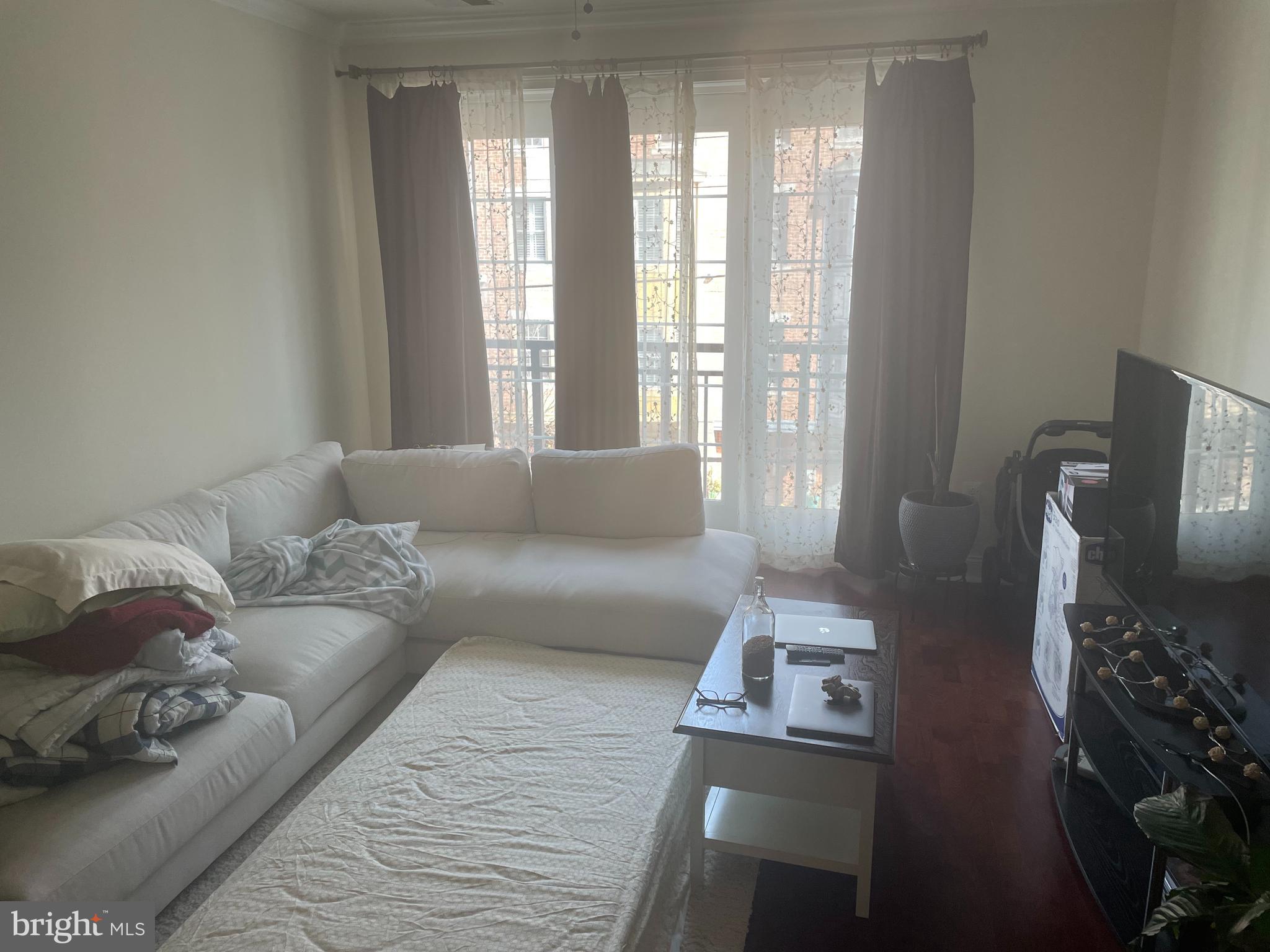 NAVAL SQUARE - Residential Lease