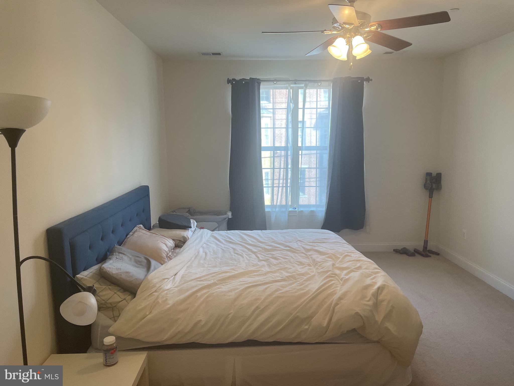 NAVAL SQUARE - Residential Lease