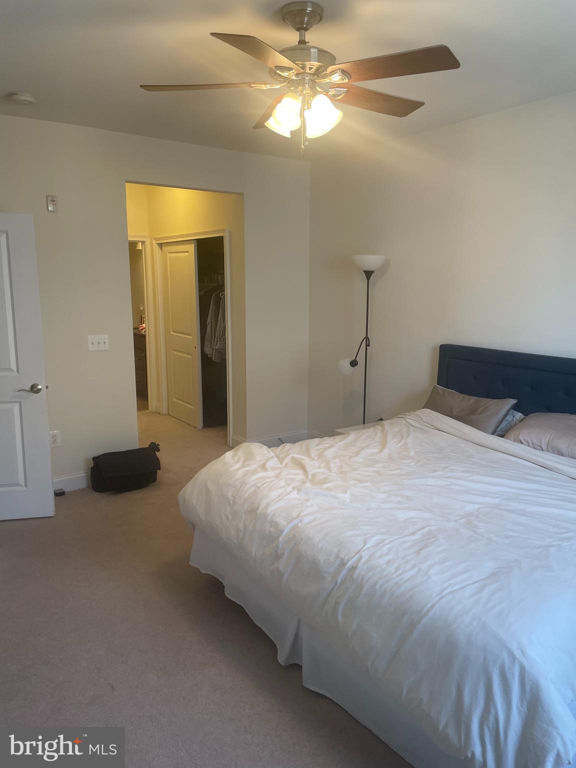 NAVAL SQUARE - Residential Lease