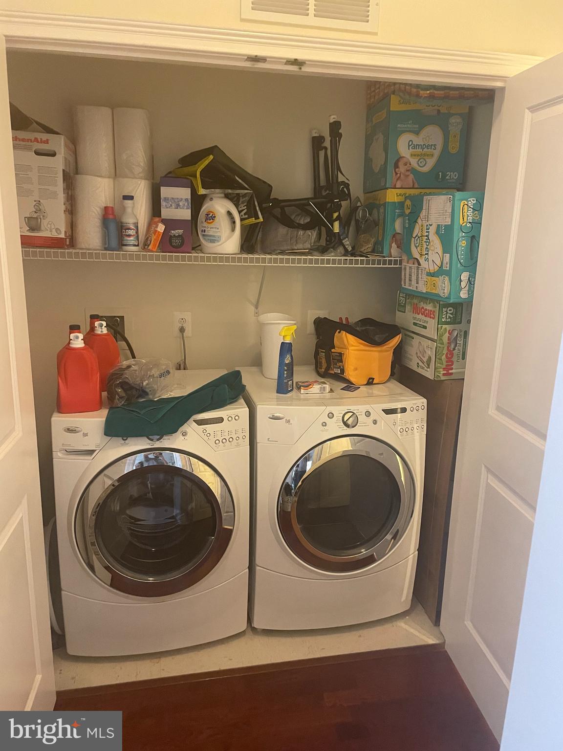 NAVAL SQUARE - Residential Lease