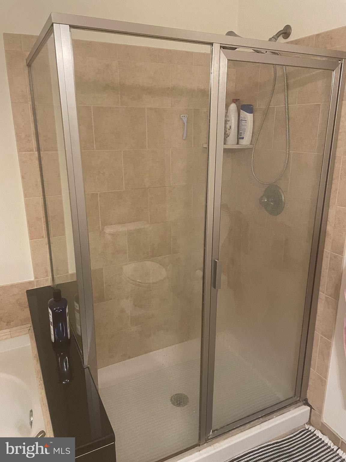 NAVAL SQUARE - Residential Lease