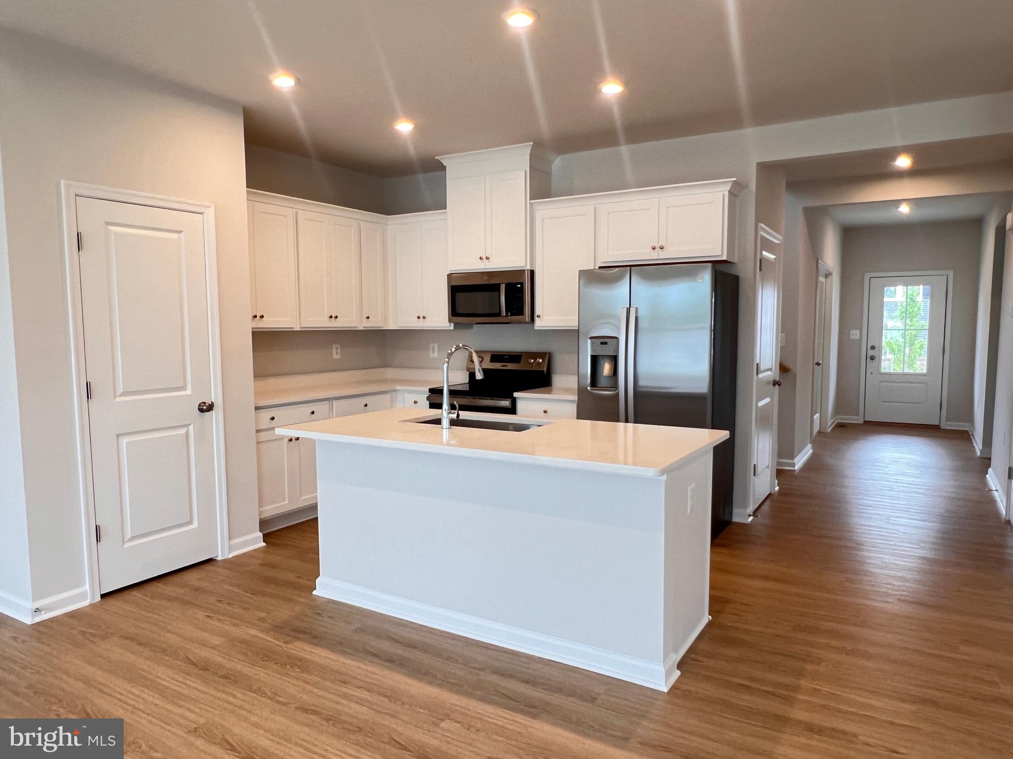 PRESIDENTS POINTE - Residential Lease